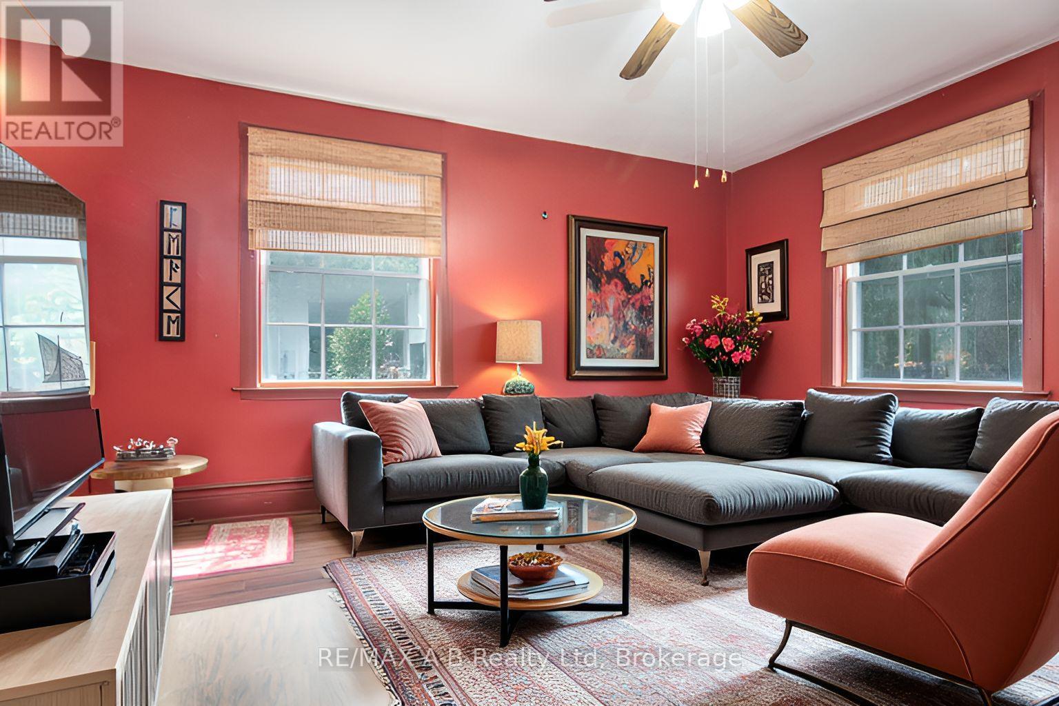 48 Franklin Drive, Stratford, Ontario N5A 5P2 - Photo 5 - X12442881