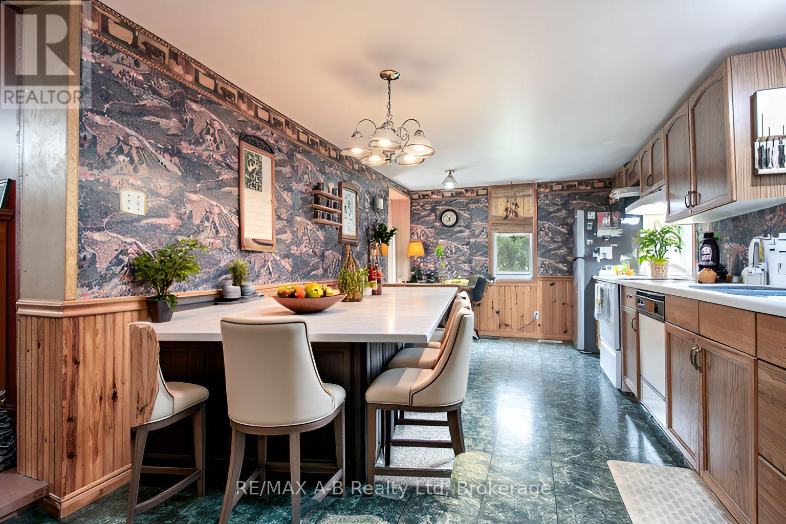 48 Franklin Drive, Stratford, Ontario N5A 5P2 - Photo 8 - X12442881