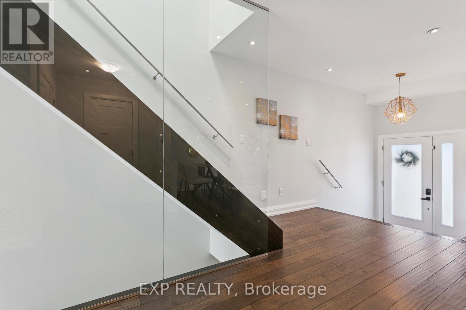 105 Twenty Second Street, Toronto, Ontario  M8V 3M5 - Photo 4 - W12486251