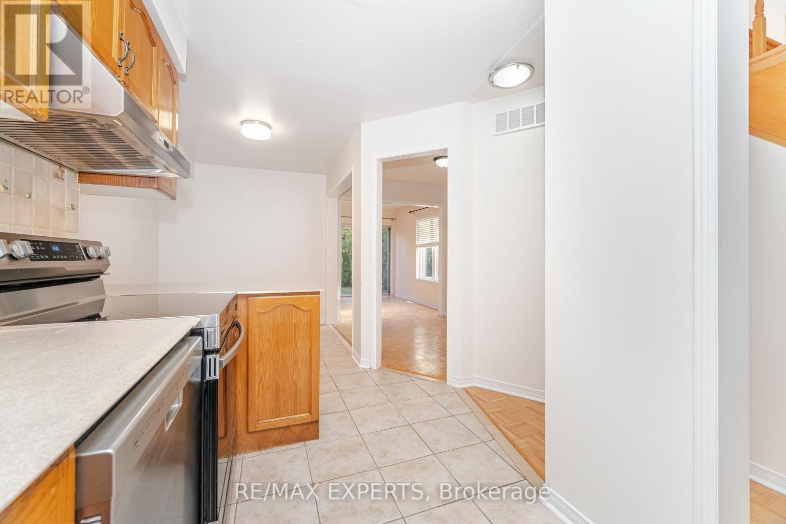 9 Marathon Avenue, Vaughan, Ontario  L4K 5G9 - Photo 11 - N12527856