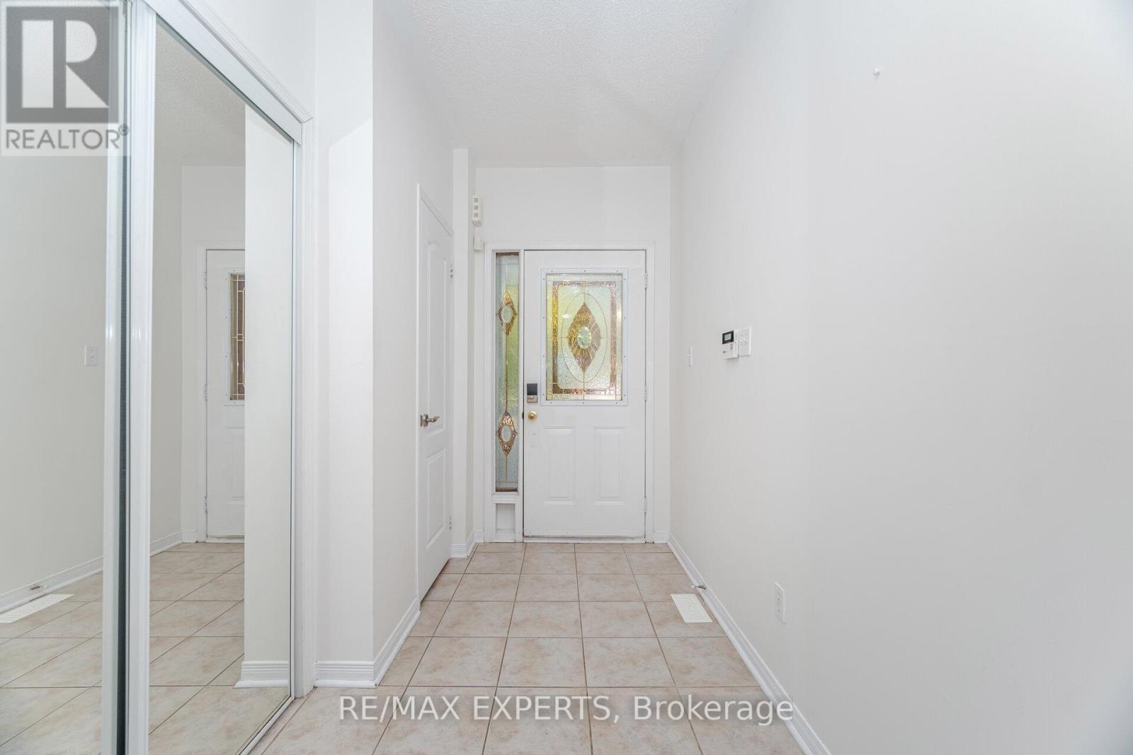 9 Marathon Avenue, Vaughan, Ontario  L4K 5G9 - Photo 6 - N12527856