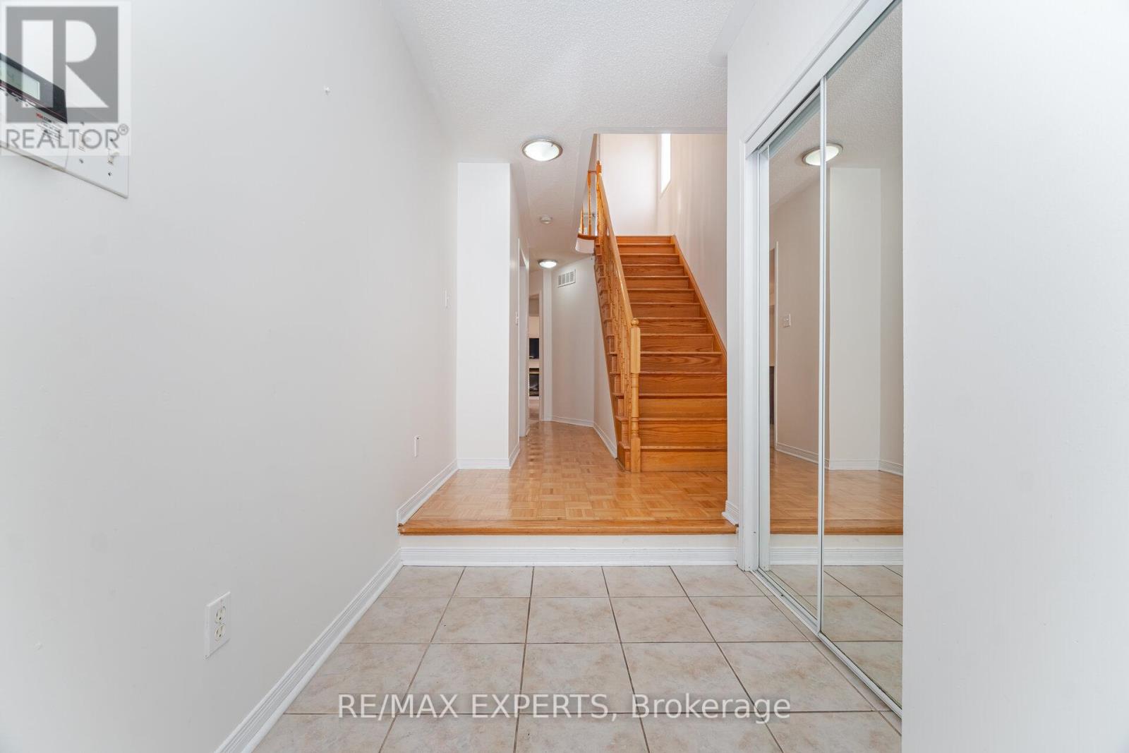 9 Marathon Avenue, Vaughan, Ontario  L4K 5G9 - Photo 7 - N12527856