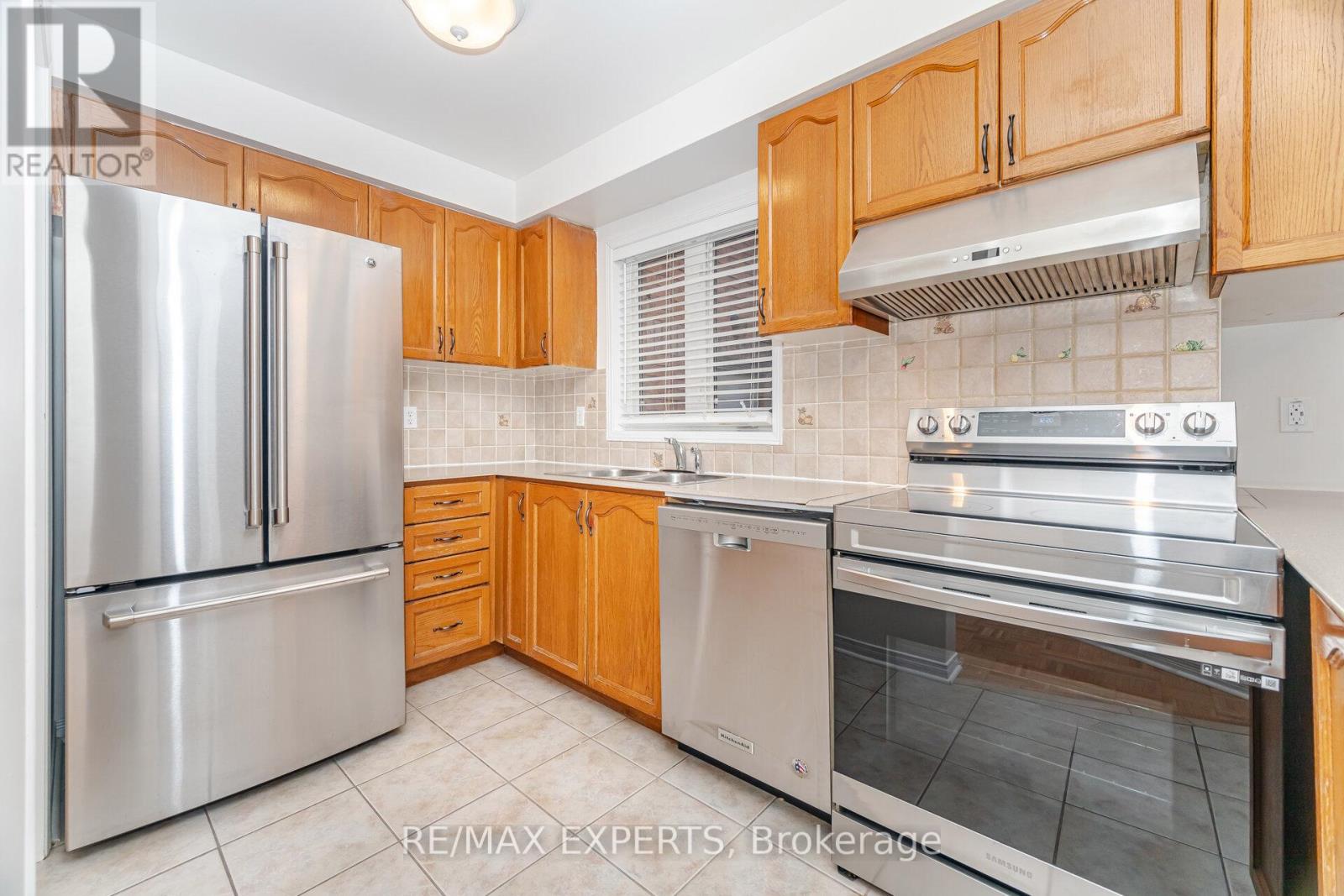 9 Marathon Avenue, Vaughan, Ontario  L4K 5G9 - Photo 9 - N12527856