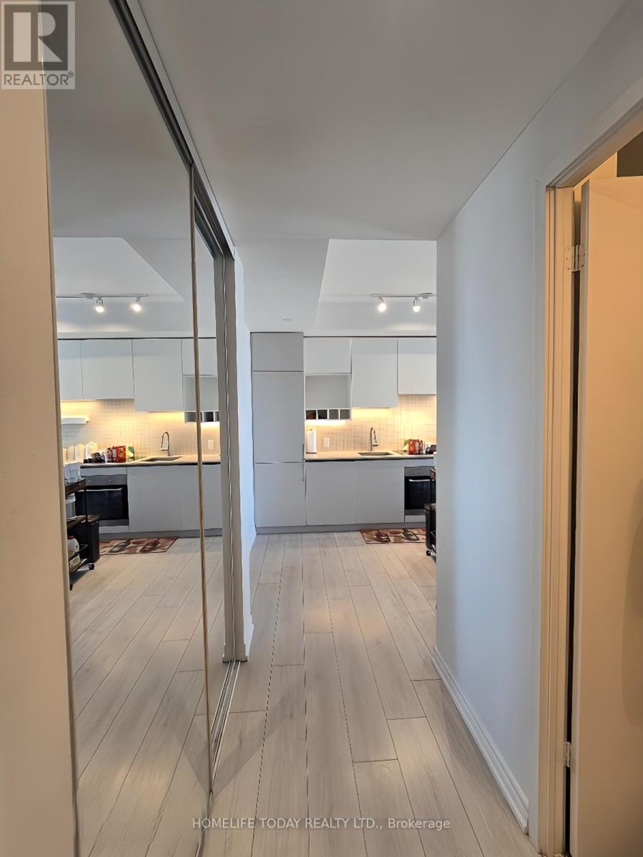 4711 - 898 Portage Parkway, Vaughan, Ontario  L4K 0J6 - Photo 4 - N12528056