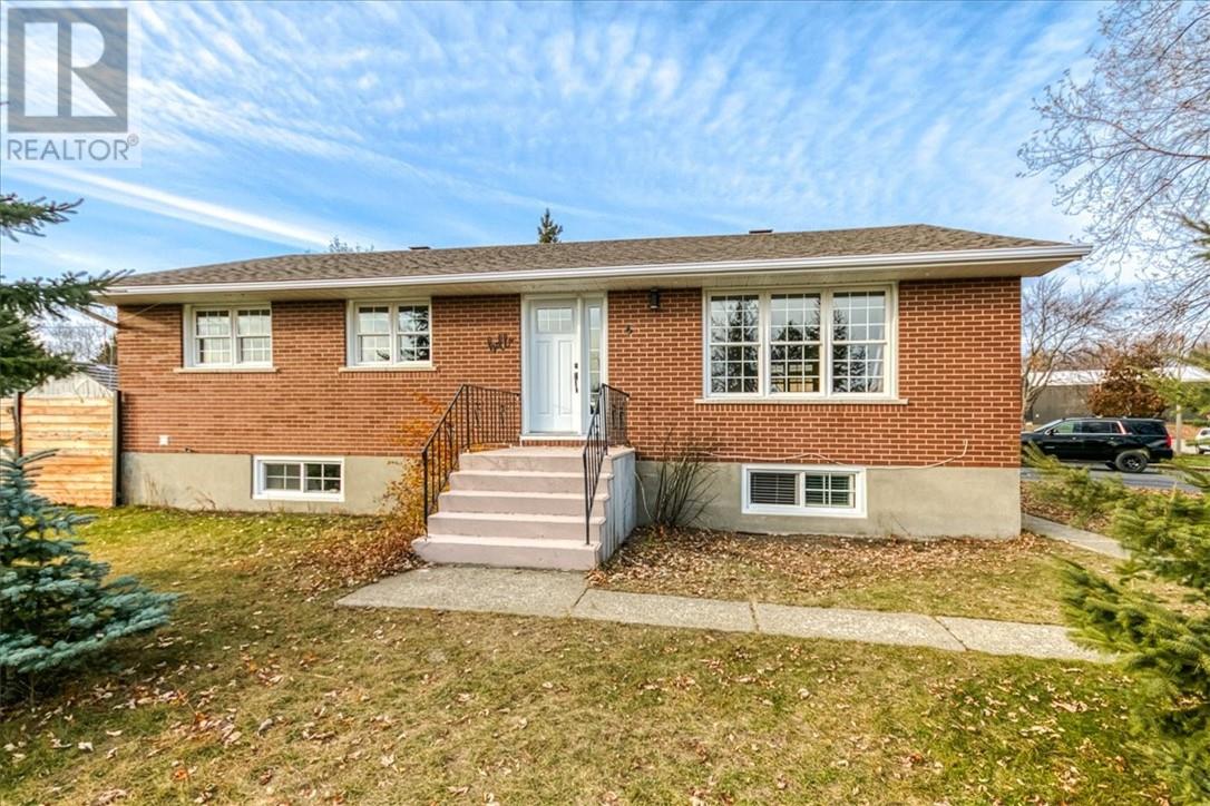 6 Cobalt Street, Falconbridge, Ontario  P0M 1S0 - Photo 4 - 2125590