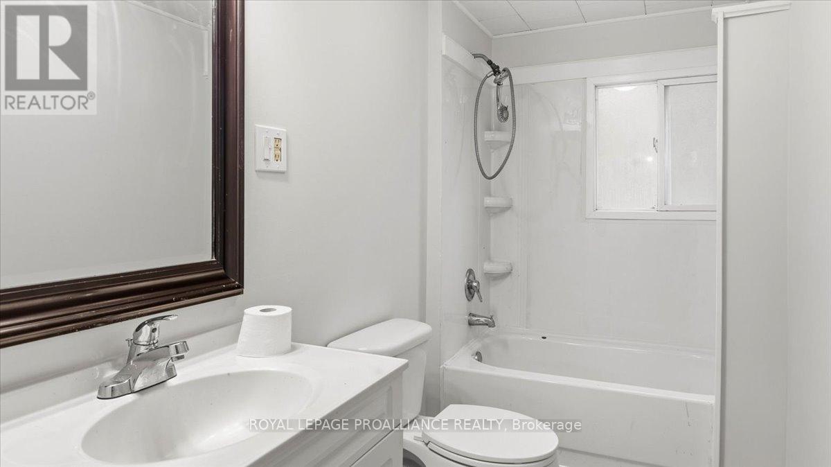 260 Sidney Street, Quinte West, Ontario  K8V 2T6 - Photo 10 - X12528122