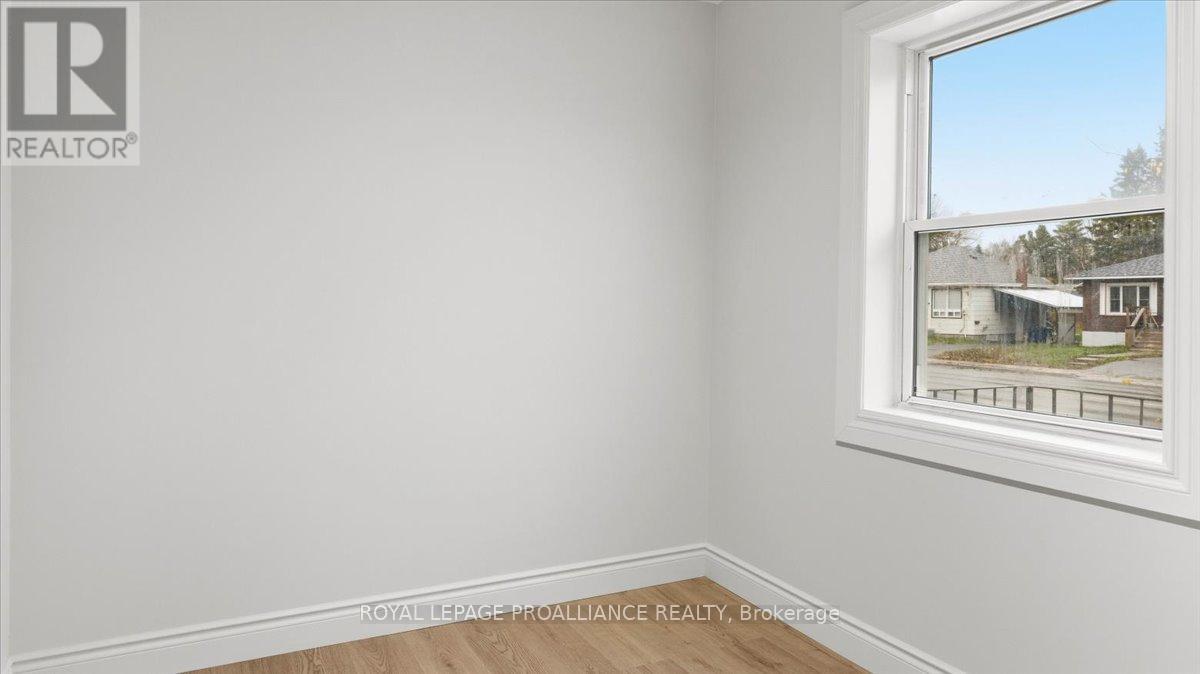 260 Sidney Street, Quinte West, Ontario  K8V 2T6 - Photo 11 - X12528122