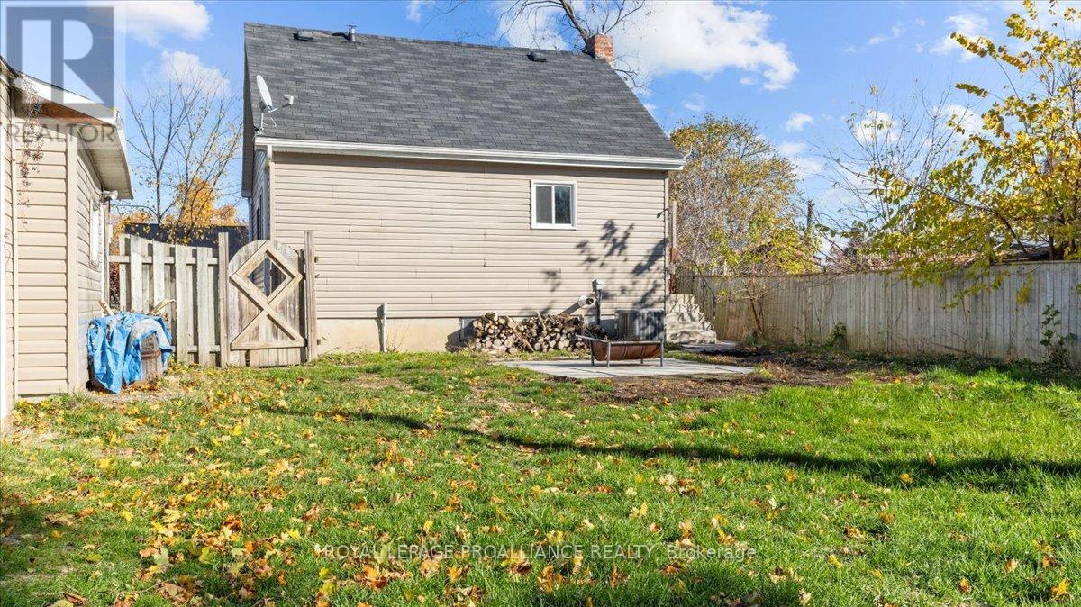 260 Sidney Street, Quinte West, Ontario  K8V 2T6 - Photo 12 - X12528122