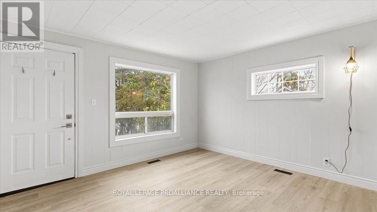 260 Sidney Street, Quinte West, Ontario  K8V 2T6 - Photo 5 - X12528122