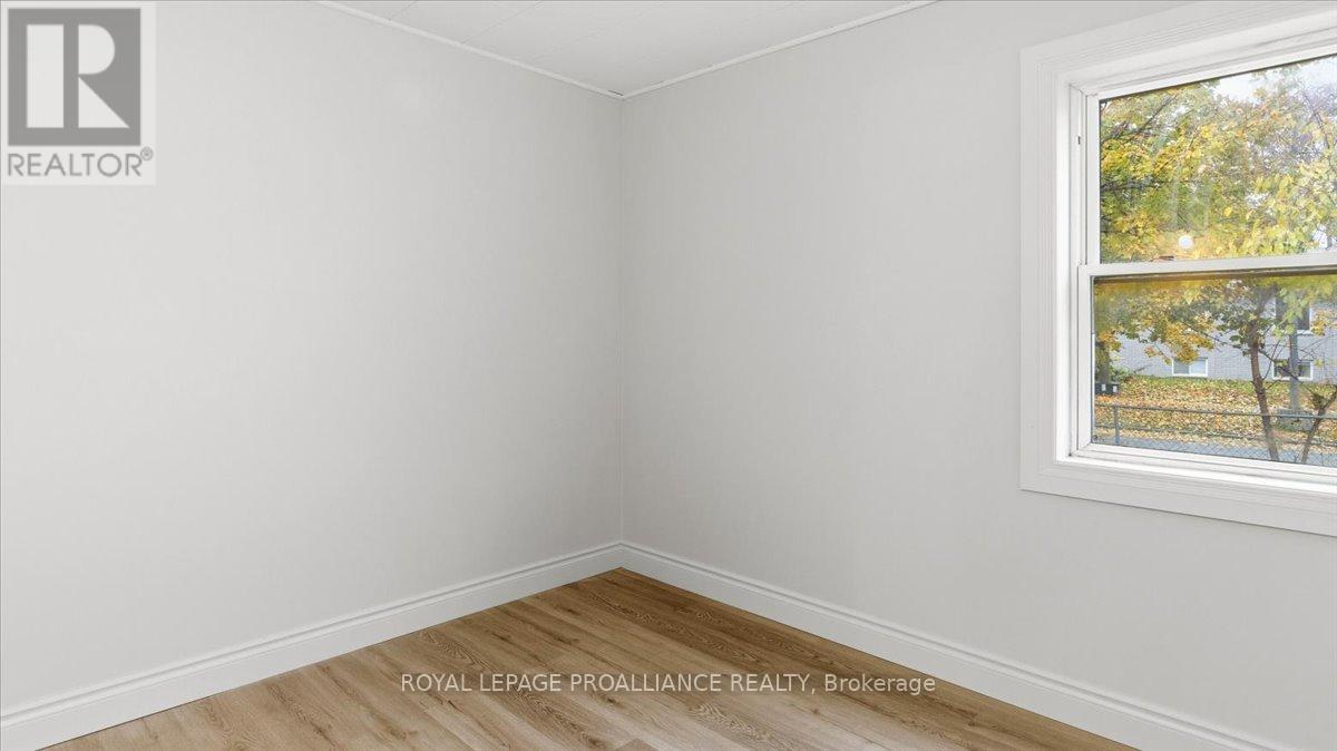 260 Sidney Street, Quinte West, Ontario  K8V 2T6 - Photo 9 - X12528122