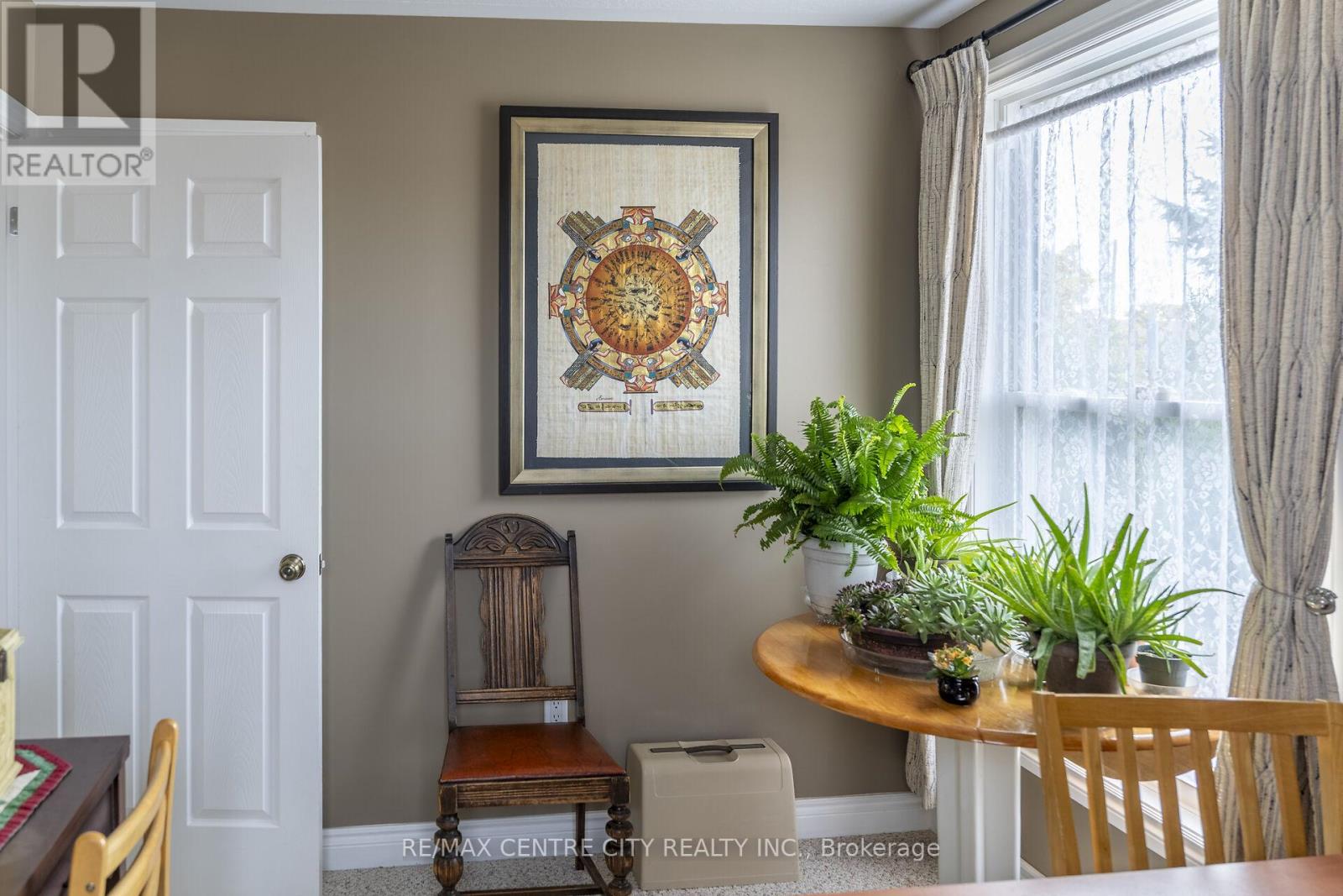 15859 Talbot Trail, Chatham-Kent, Ontario  N0L 1X0 - Photo 10 - X12528128