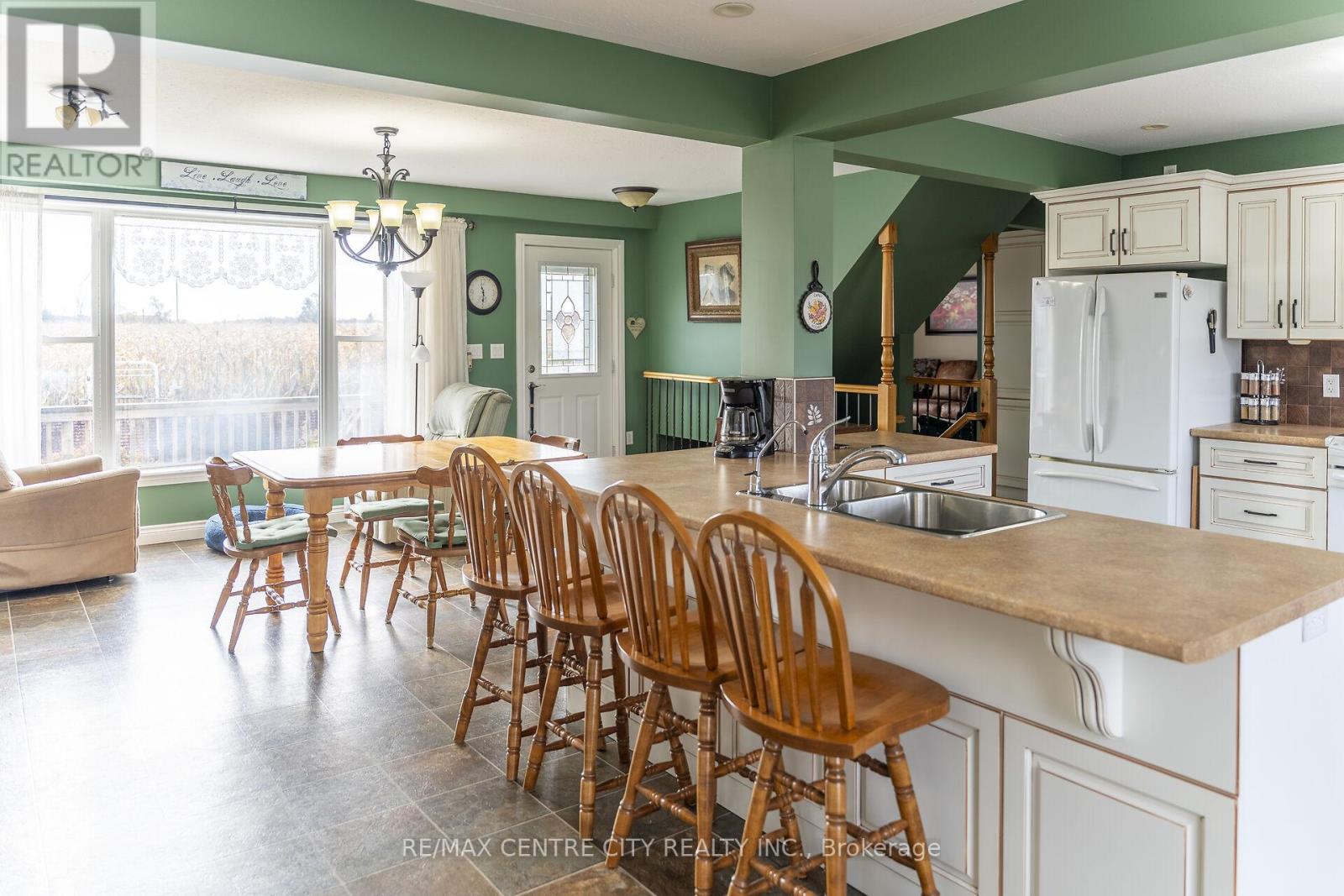 15859 Talbot Trail, Chatham-Kent, Ontario  N0L 1X0 - Photo 11 - X12528128