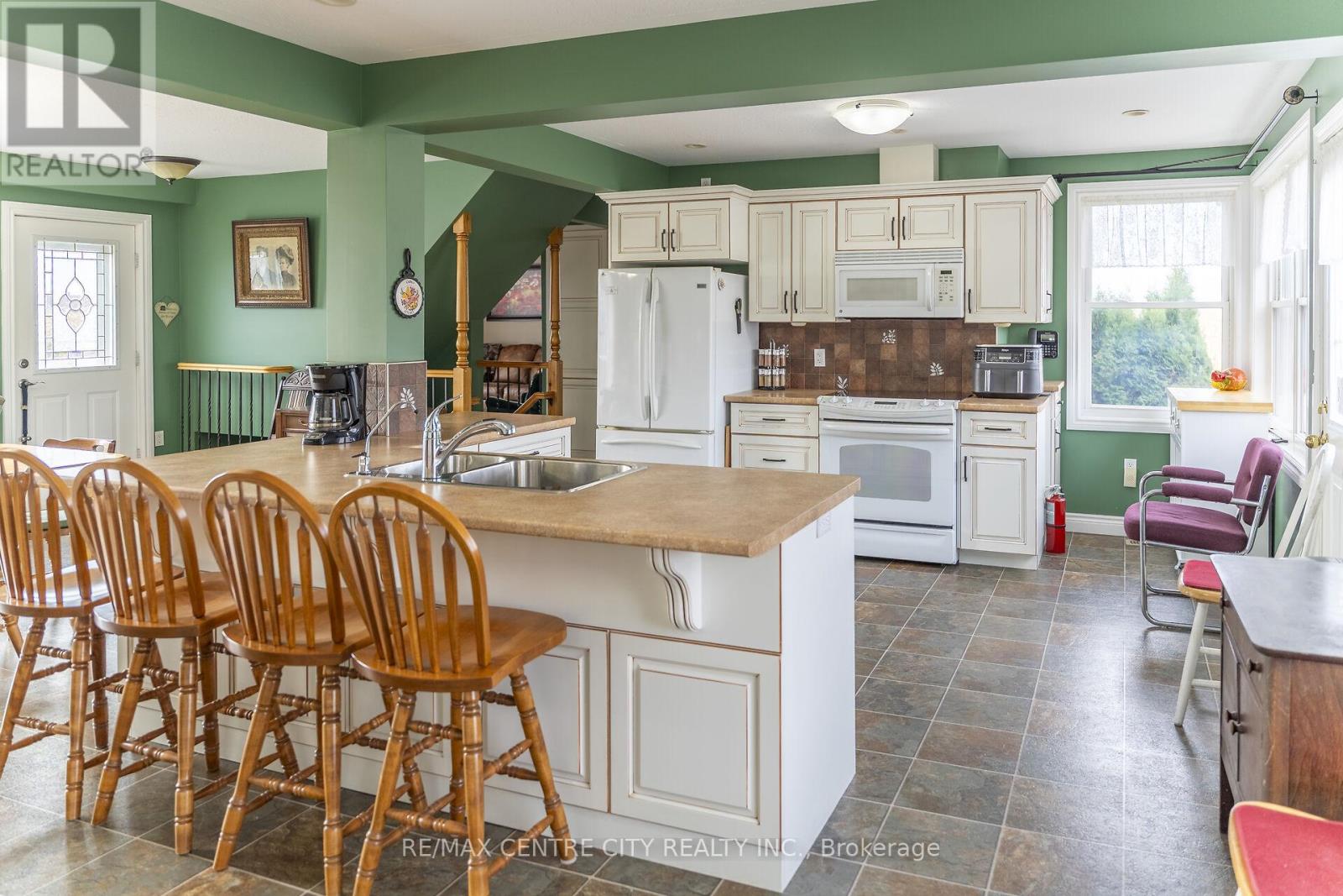 15859 Talbot Trail, Chatham-Kent, Ontario  N0L 1X0 - Photo 12 - X12528128