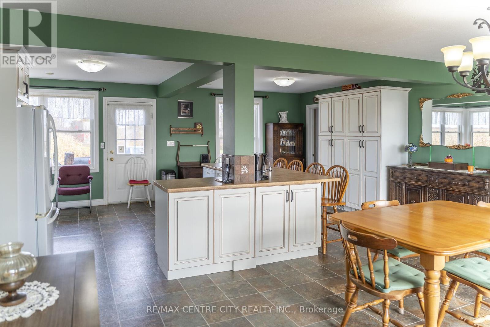 15859 Talbot Trail, Chatham-Kent, Ontario  N0L 1X0 - Photo 14 - X12528128