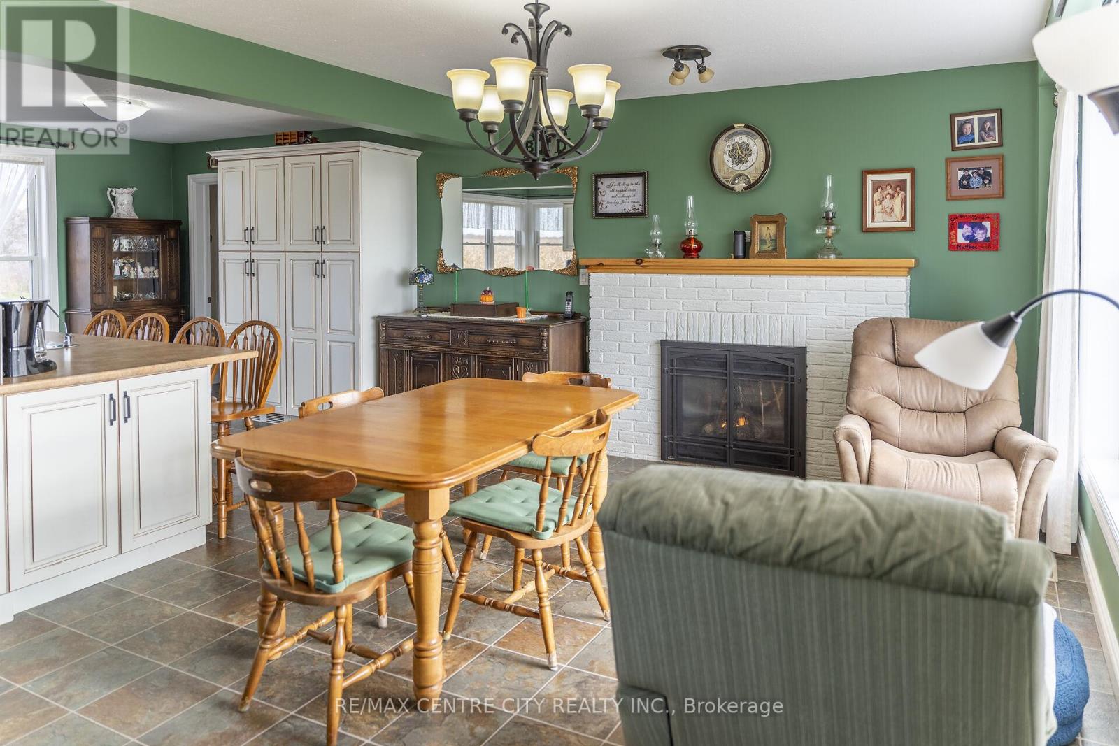 15859 Talbot Trail, Chatham-Kent, Ontario  N0L 1X0 - Photo 17 - X12528128