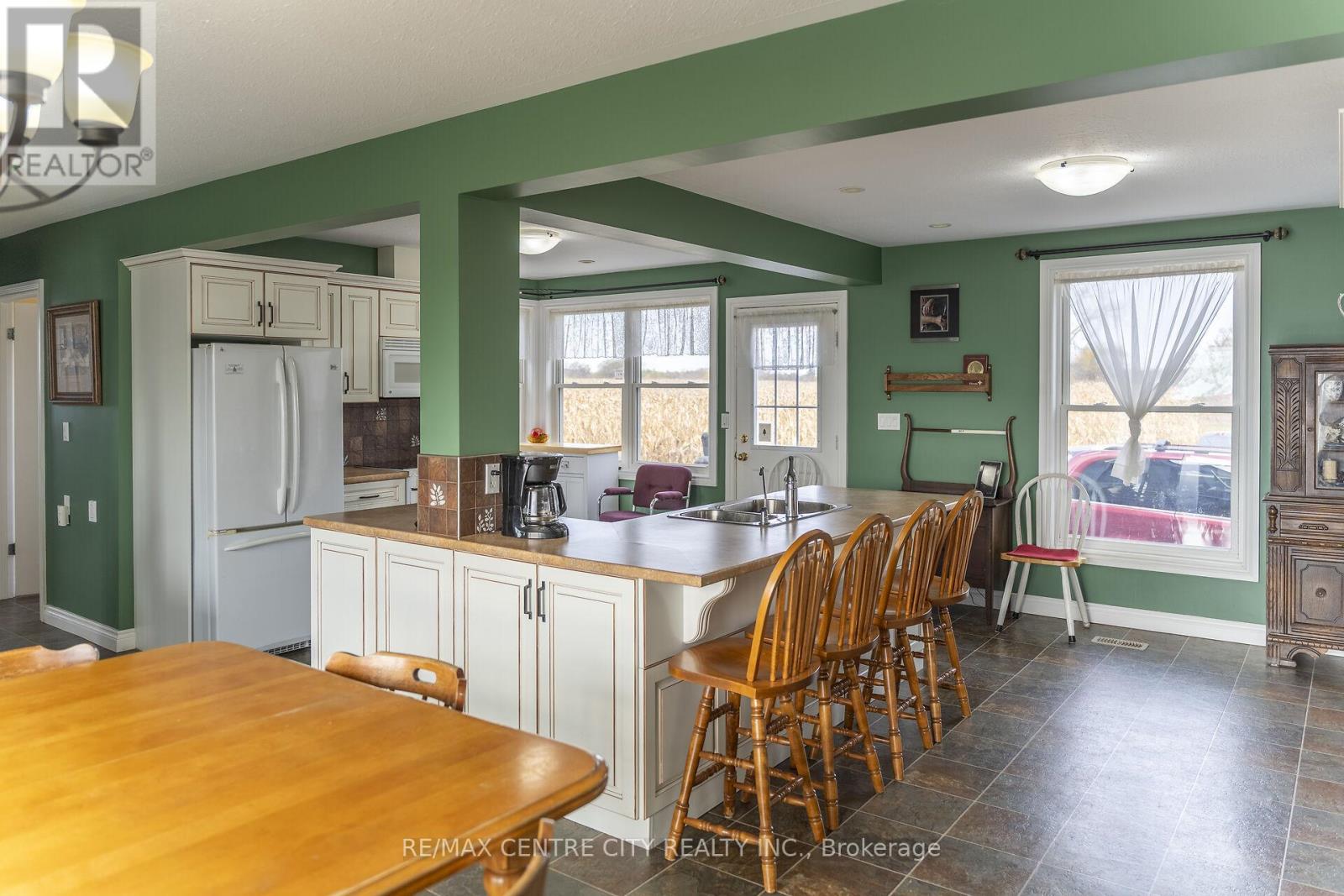 15859 Talbot Trail, Chatham-Kent, Ontario  N0L 1X0 - Photo 28 - X12528136