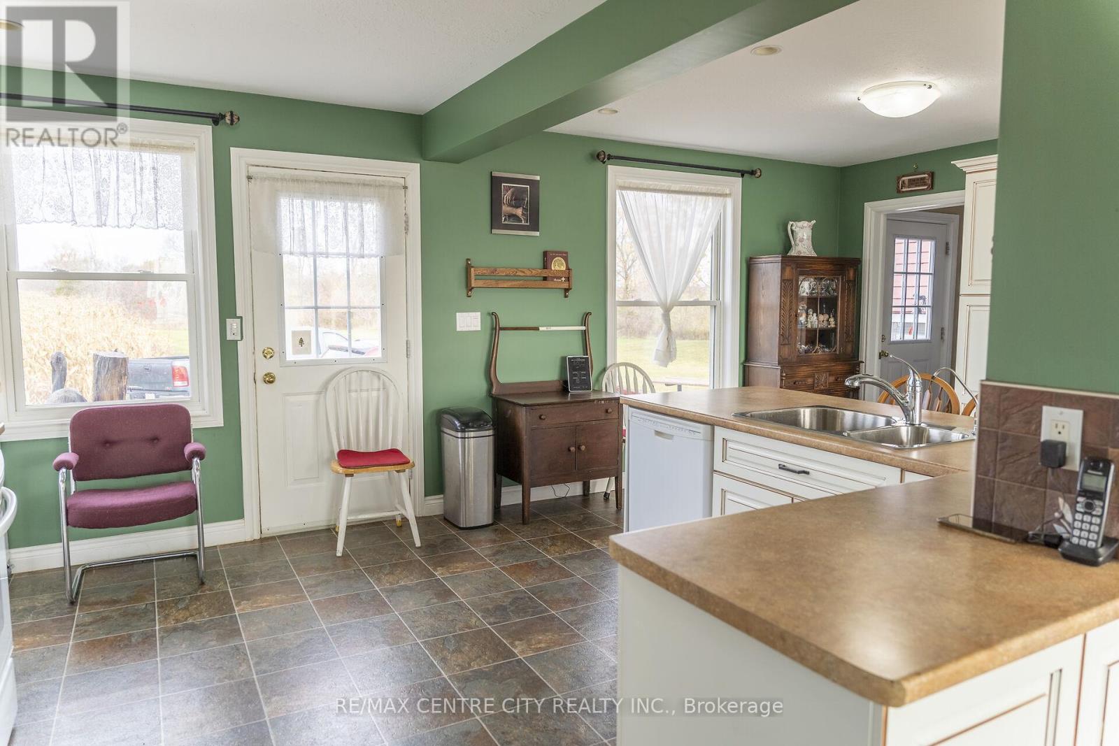 15859 Talbot Trail, Chatham-Kent, Ontario  N0L 1X0 - Photo 29 - X12528136