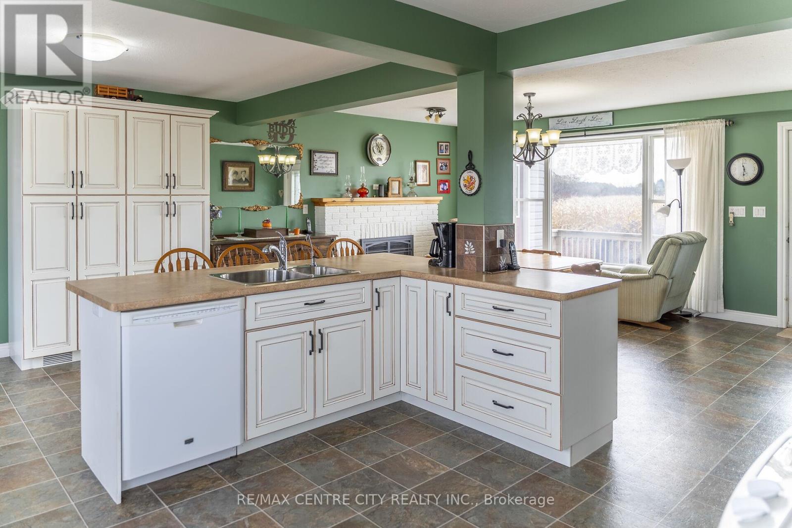 15859 Talbot Trail, Chatham-Kent, Ontario  N0L 1X0 - Photo 30 - X12528136