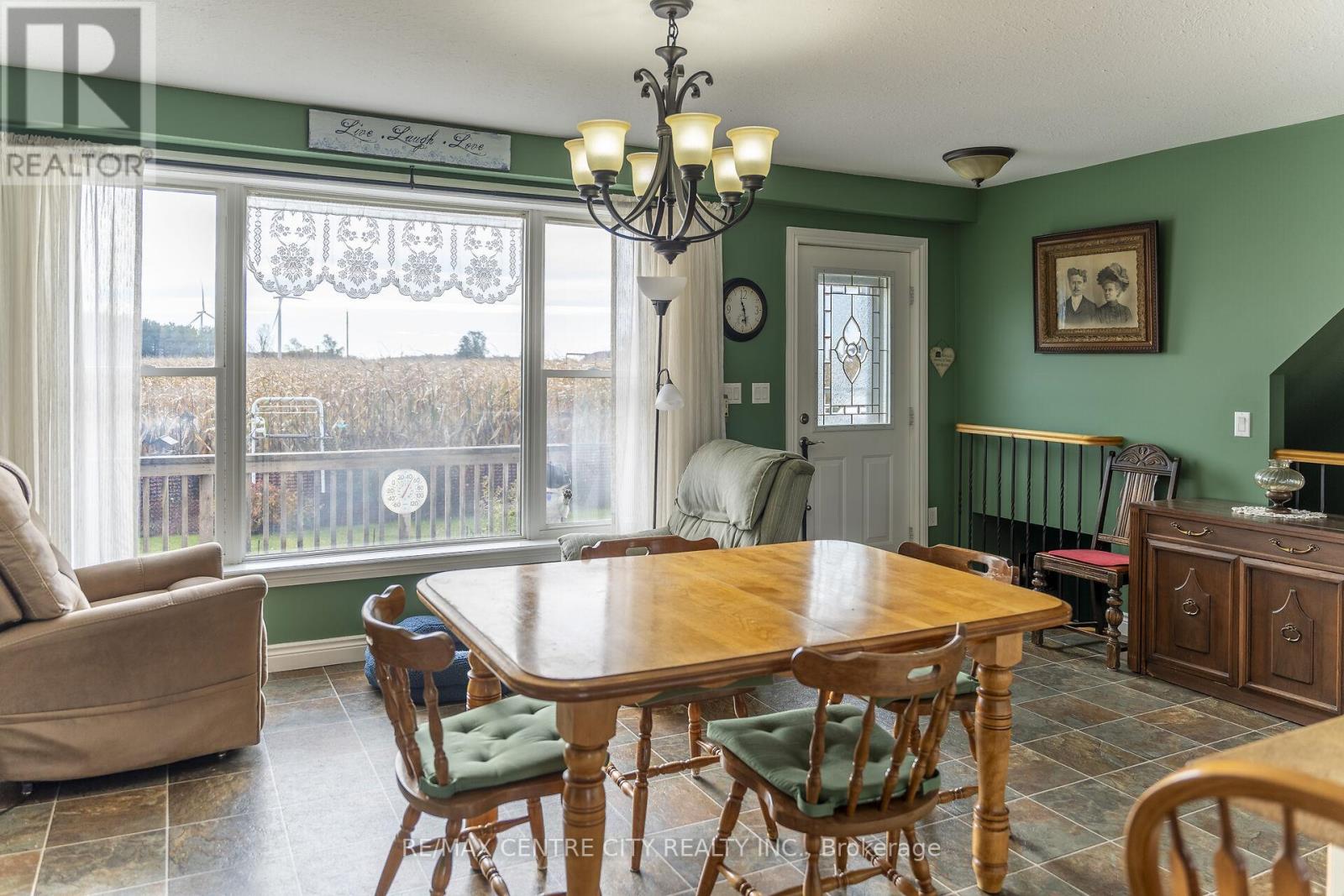 15859 Talbot Trail, Chatham-Kent, Ontario  N0L 1X0 - Photo 32 - X12528136