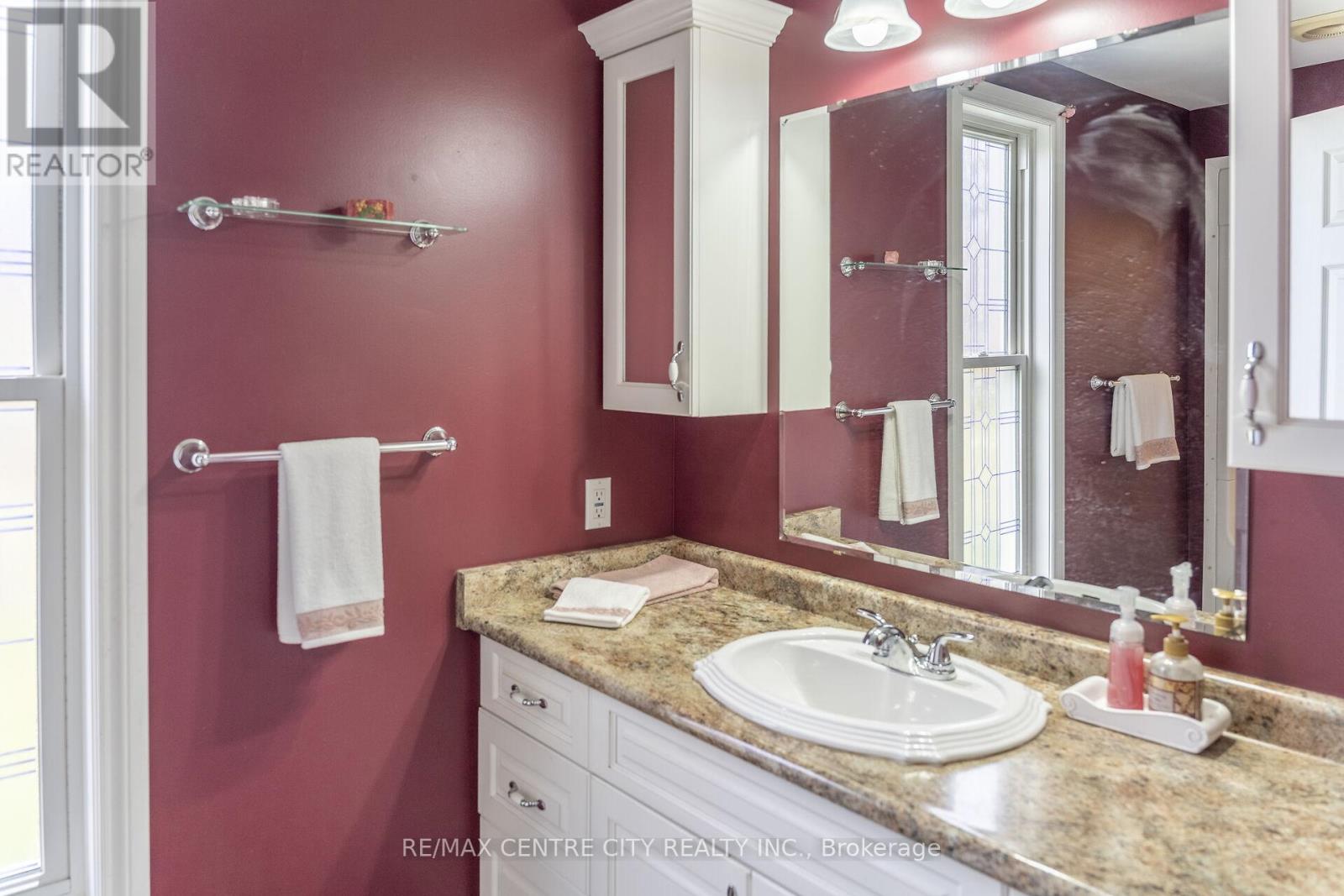 15859 Talbot Trail, Chatham-Kent, Ontario  N0L 1X0 - Photo 40 - X12528136