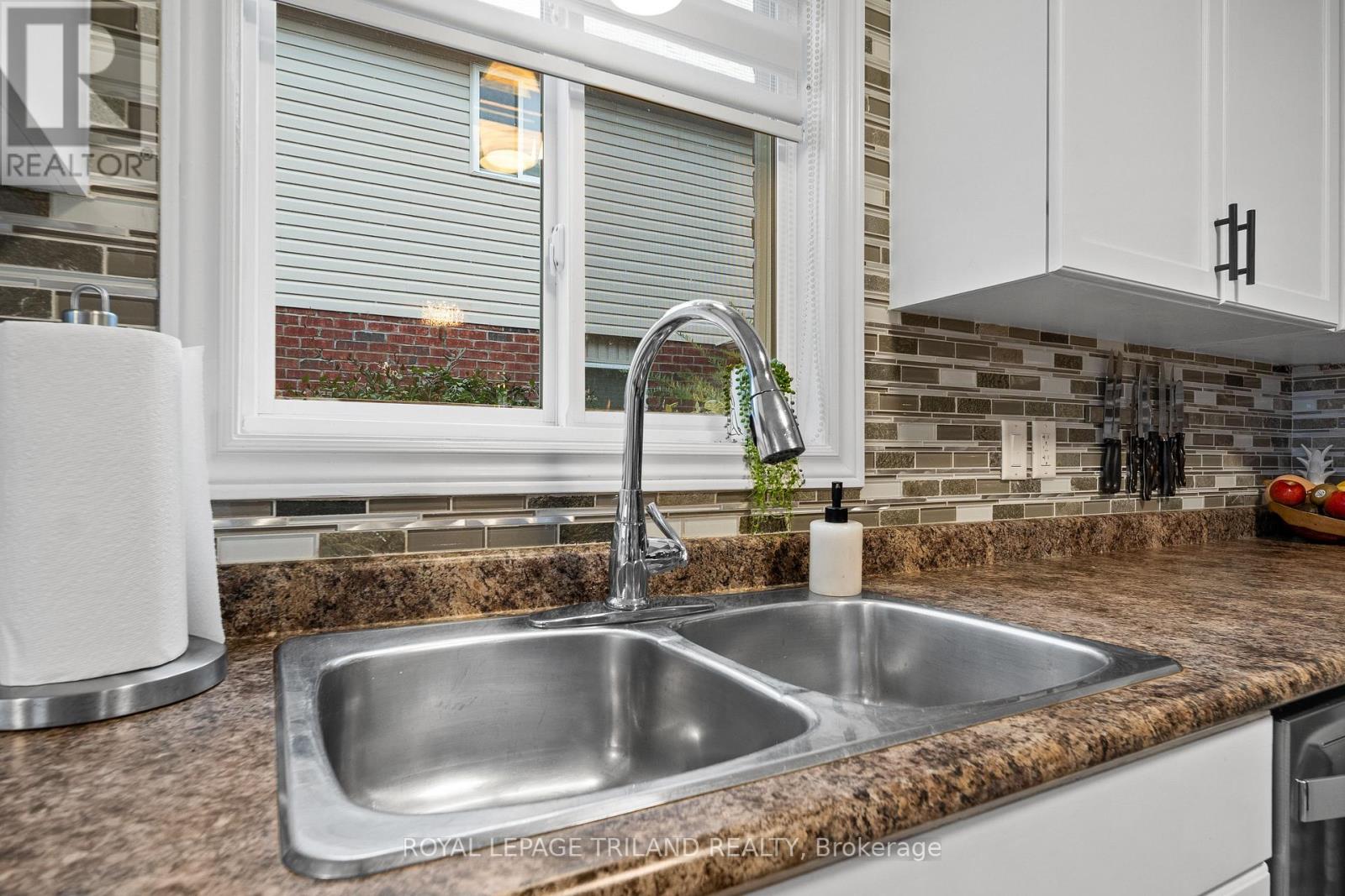 1064 Foxcreek Road, London North, Ontario  N6G 0C9 - Photo 9 - X12528198