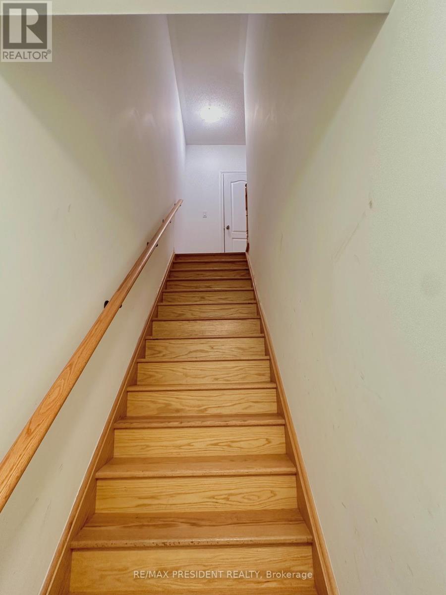 11 Springdale Avenue, Caledon, Ontario  L7C 4L4 - Photo 7 - W12527792