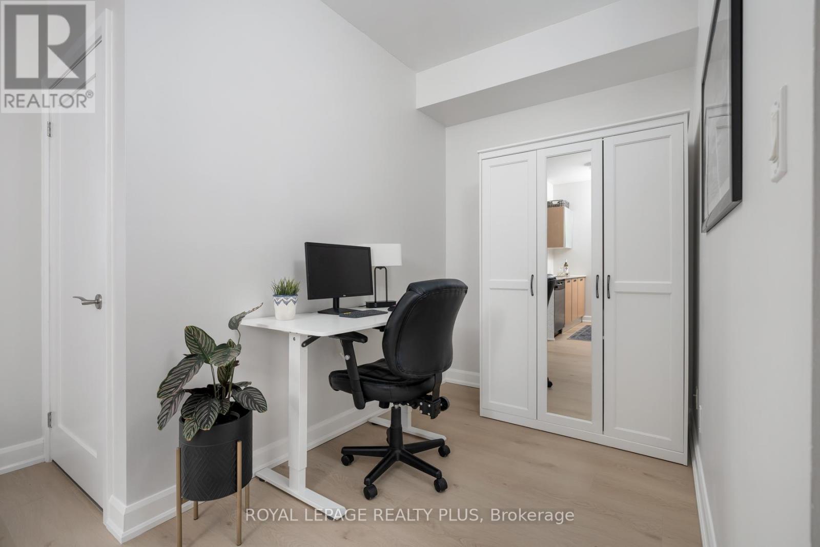 907 - 3391 Bloor Street W, Toronto, Ontario  M8X 1G3 - Photo 6 - W12527806