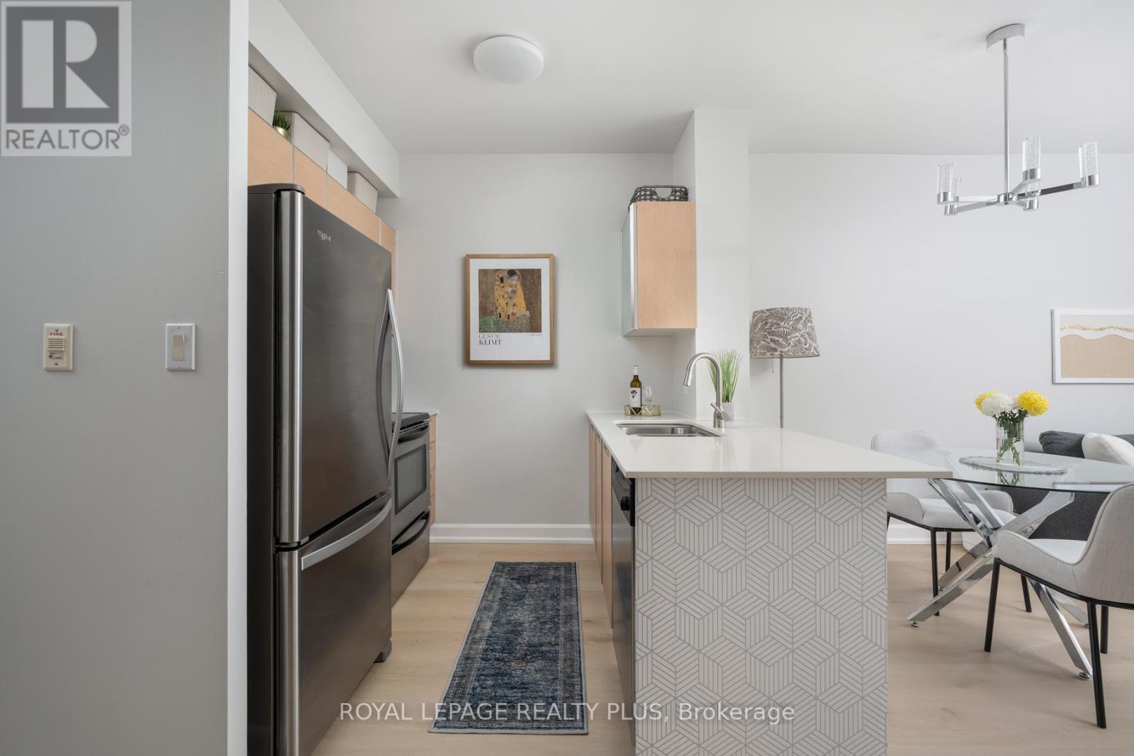 907 - 3391 Bloor Street W, Toronto, Ontario  M8X 1G3 - Photo 8 - W12527806