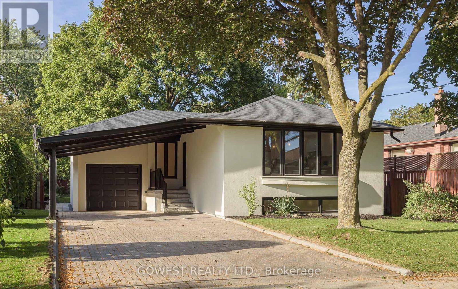 27 HOLLISTER ROAD, Toronto, Ontario