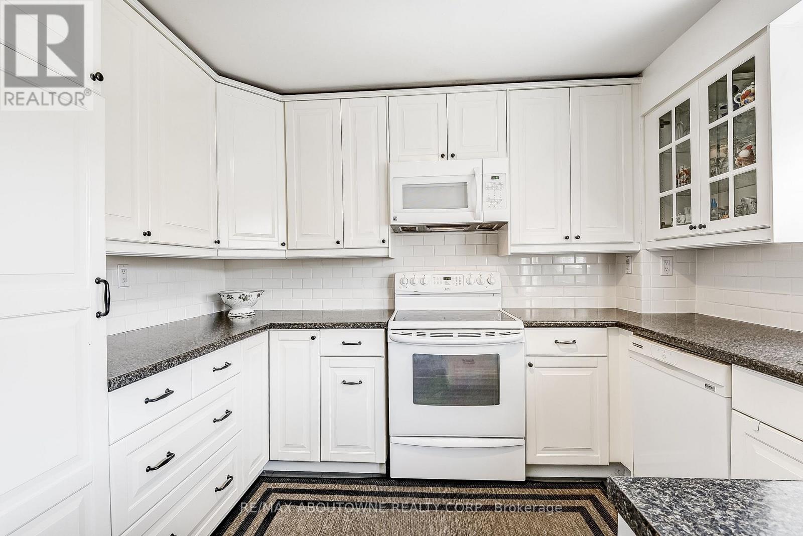 69 - 235 Bronte Street S, Milton, Ontario  L9T 3V8 - Photo 2 - W12527864