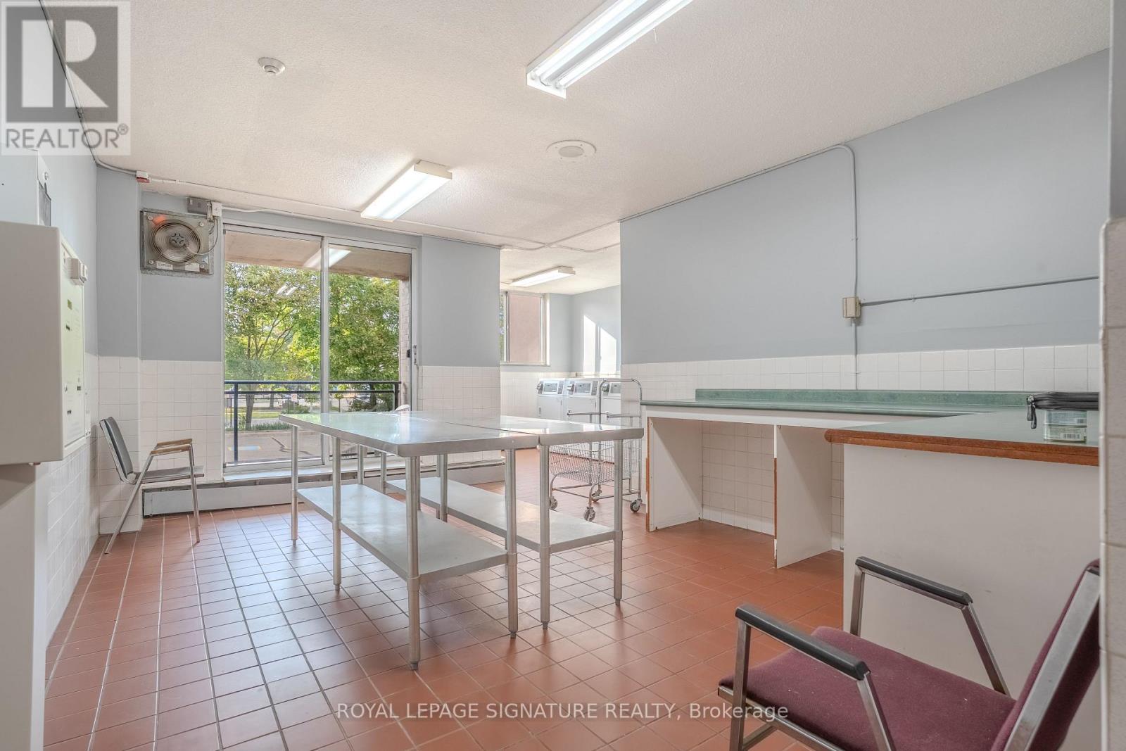 1608 - 975 Warwick Court, Burlington, Ontario  L7T 3Z7 - Photo 10 - W12527916