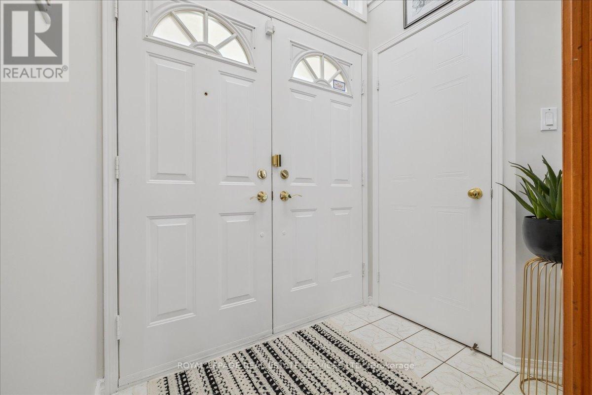 2365 Grand Ravine Drive, Oakville, Ontario  L6H 6A8 - Photo 5 - W12527934