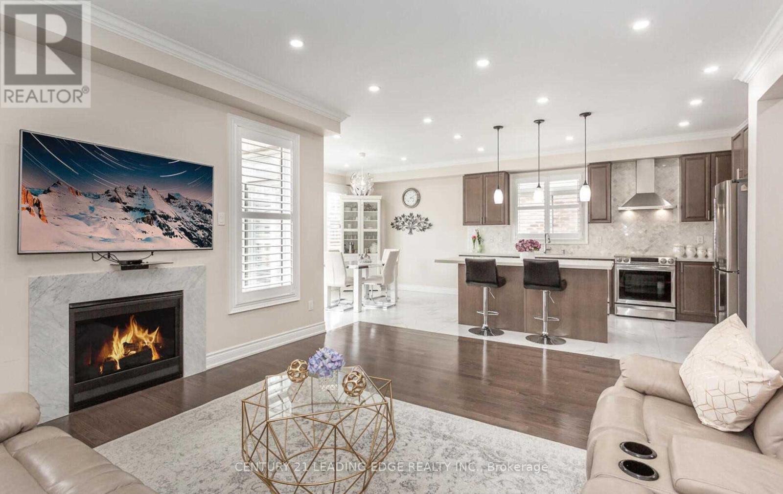 7 Vetch Street, Brampton, Ontario  L6Y 0E3 - Photo 3 - W12527950