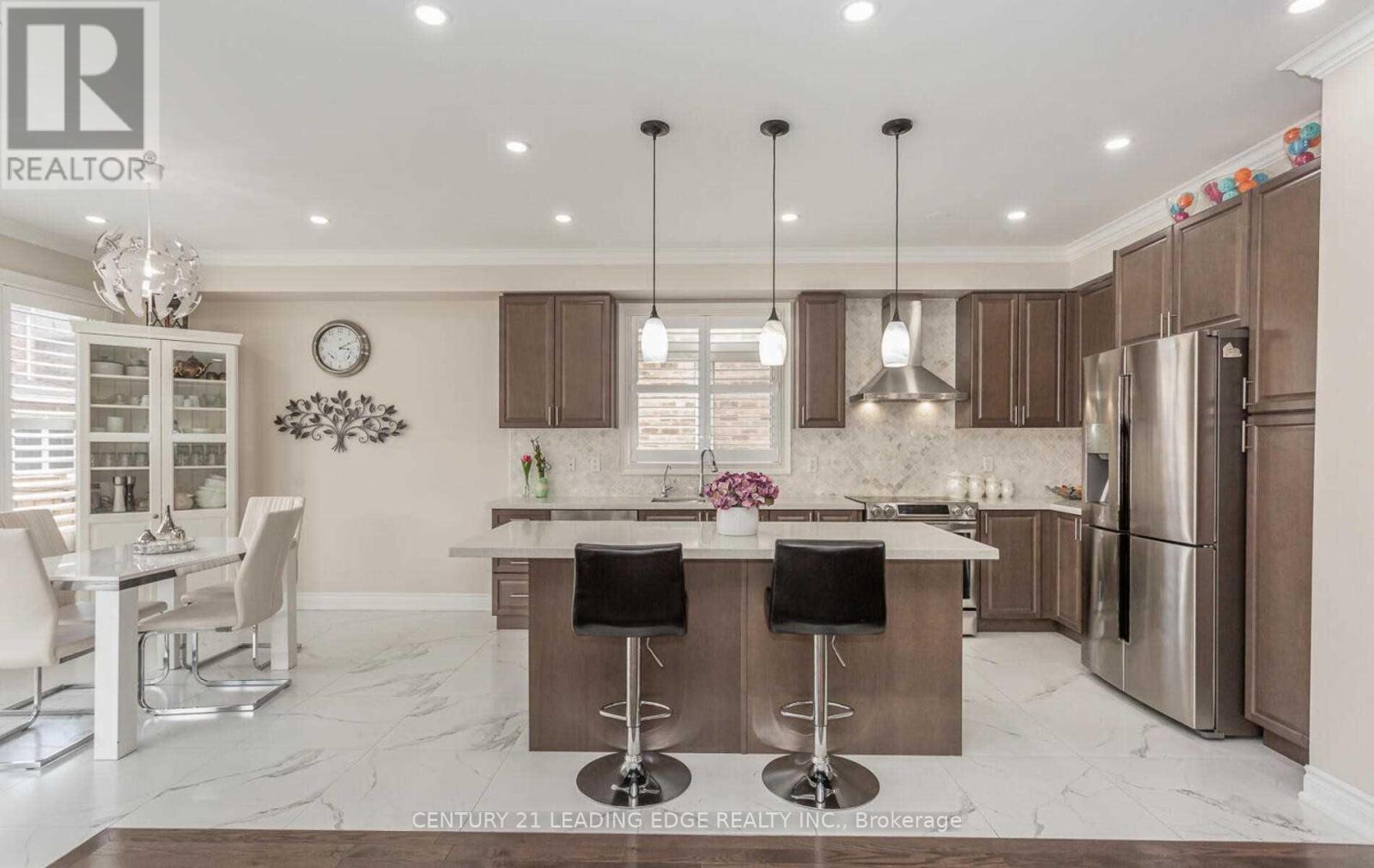 7 Vetch Street, Brampton, Ontario  L6Y 0E3 - Photo 5 - W12527950