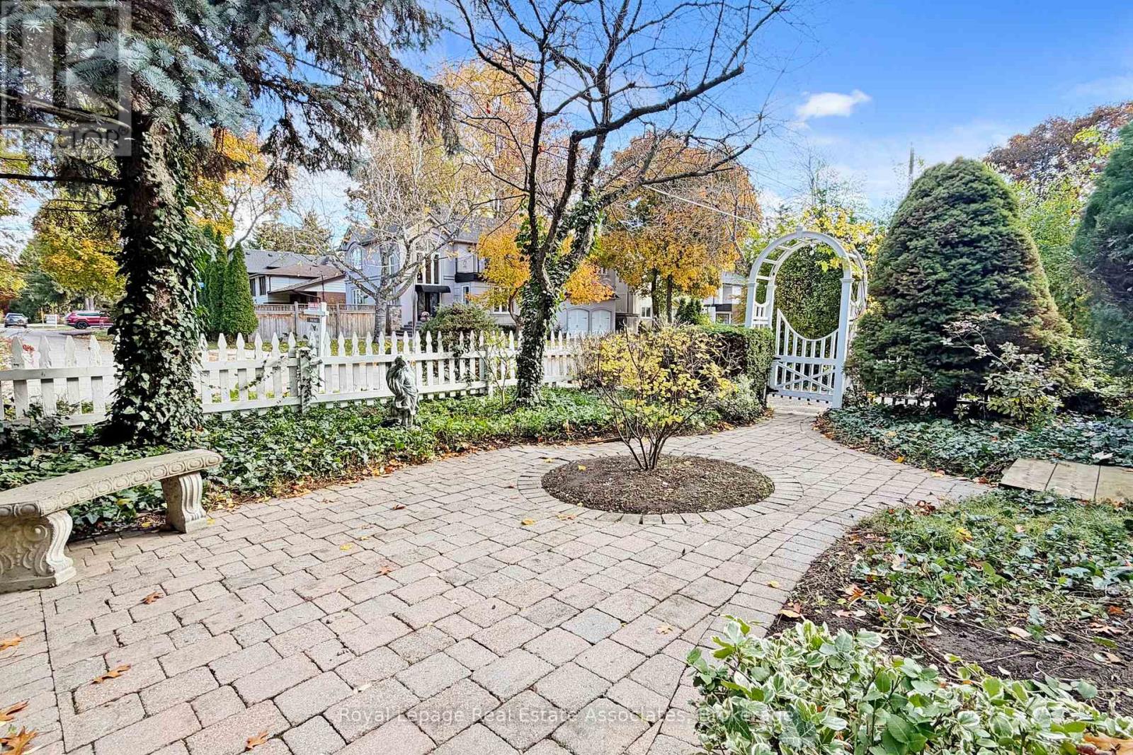 1486 Kenmuir Avenue, Mississauga, Ontario  L5G 4B5 - Photo 4 - W12527982