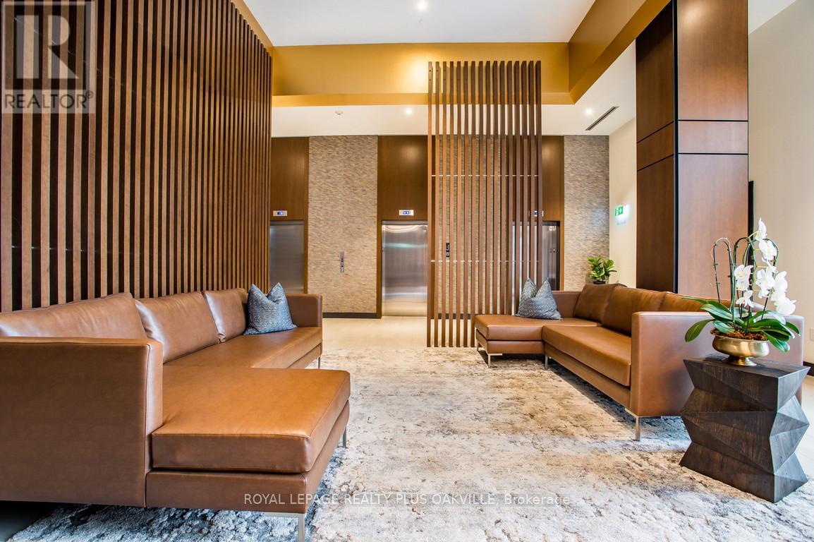 502 - 133 Bronte Road, Oakville, Ontario  L6L 0H2 - Photo 3 - W12527994