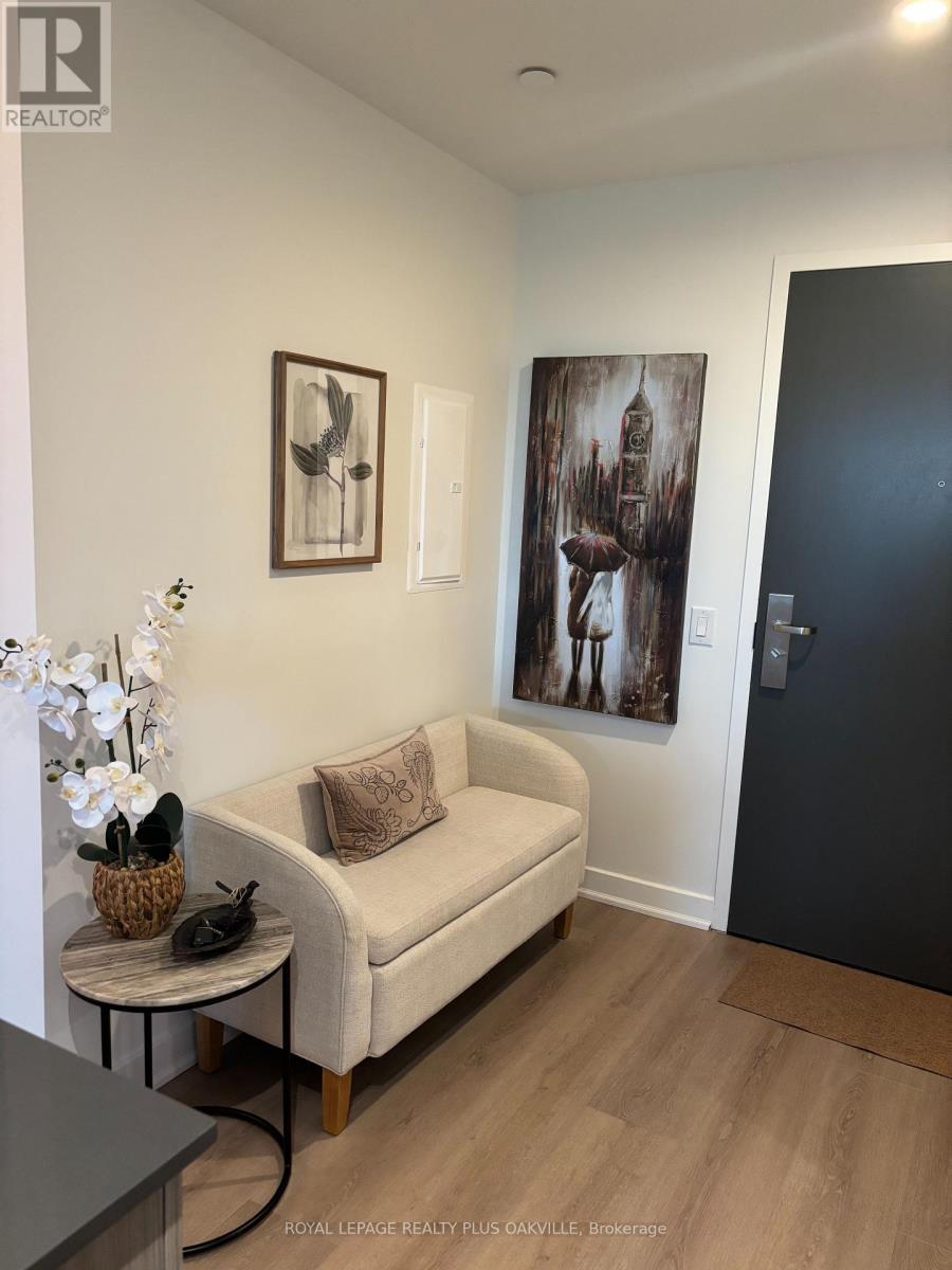 502 - 133 Bronte Road, Oakville, Ontario  L6L 0H2 - Photo 4 - W12527994