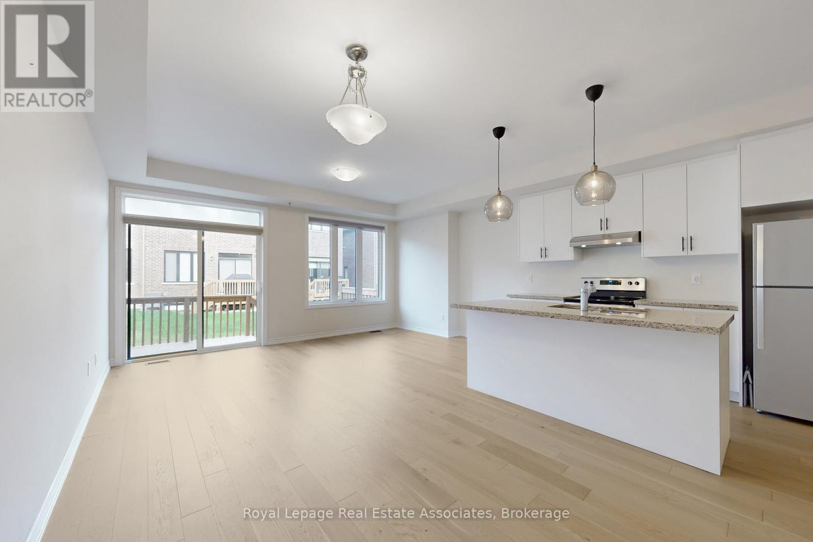 1411 Oakmont Common, Burlington, Ontario  L7P 0V8 - Photo 3 - W12527998