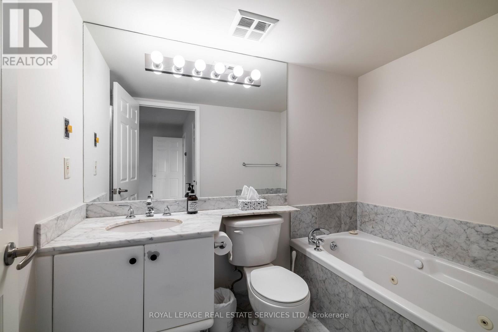 413 - 2285 Lake Shore Boulevard W, Toronto, Ontario  M8V 3X9 - Photo 15 - W12528016