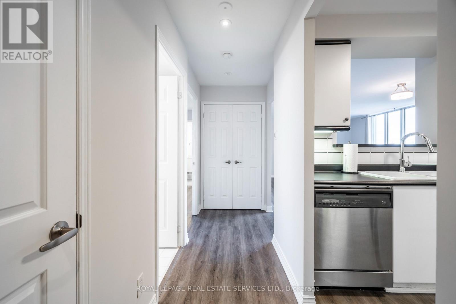 413 - 2285 Lake Shore Boulevard W, Toronto, Ontario  M8V 3X9 - Photo 3 - W12528016