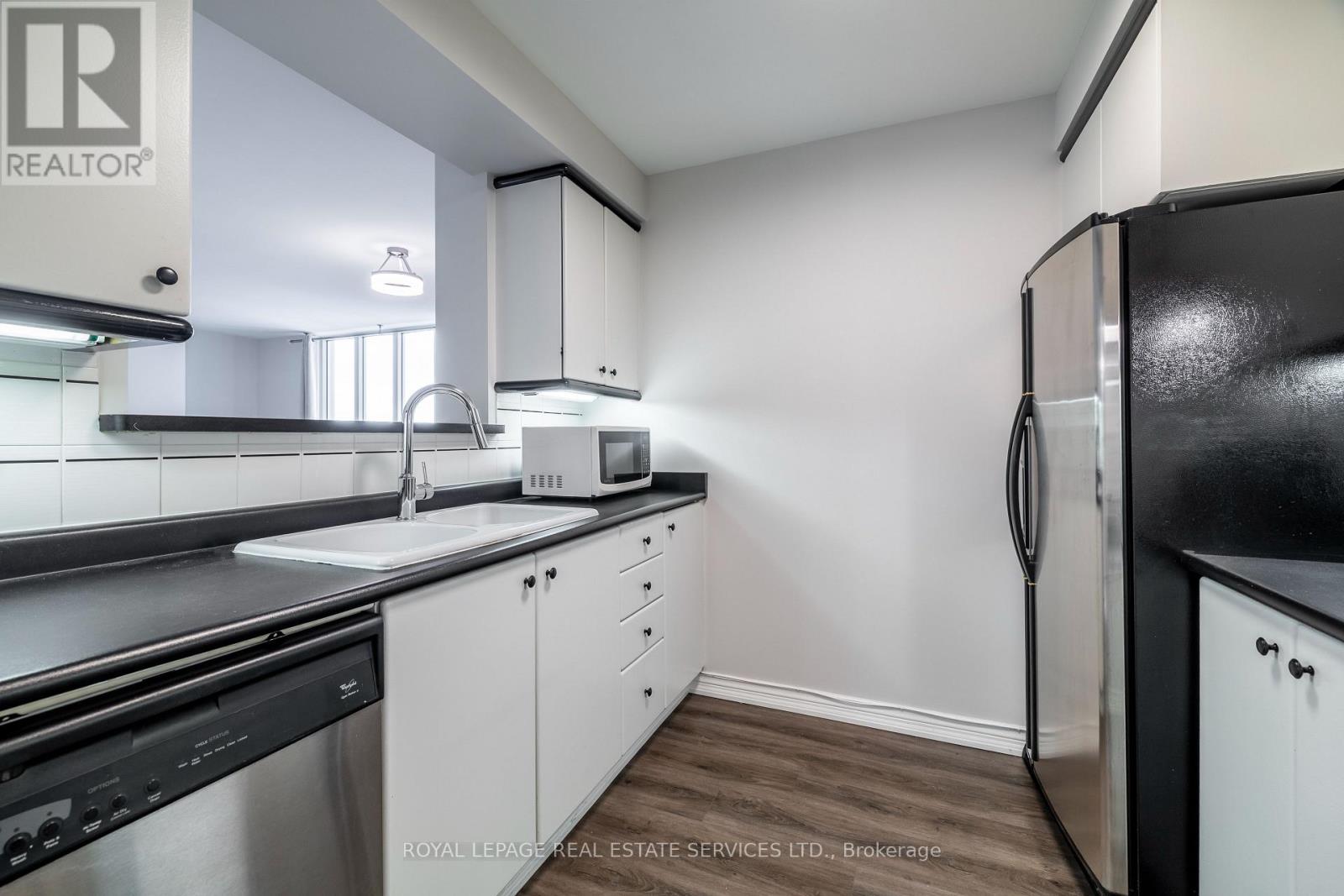 413 - 2285 Lake Shore Boulevard W, Toronto, Ontario  M8V 3X9 - Photo 4 - W12528016