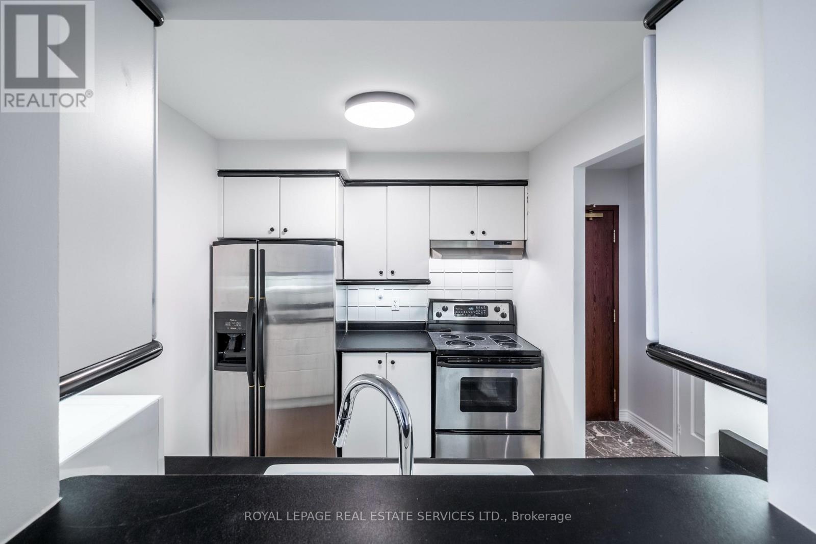 413 - 2285 Lake Shore Boulevard W, Toronto, Ontario  M8V 3X9 - Photo 6 - W12528016