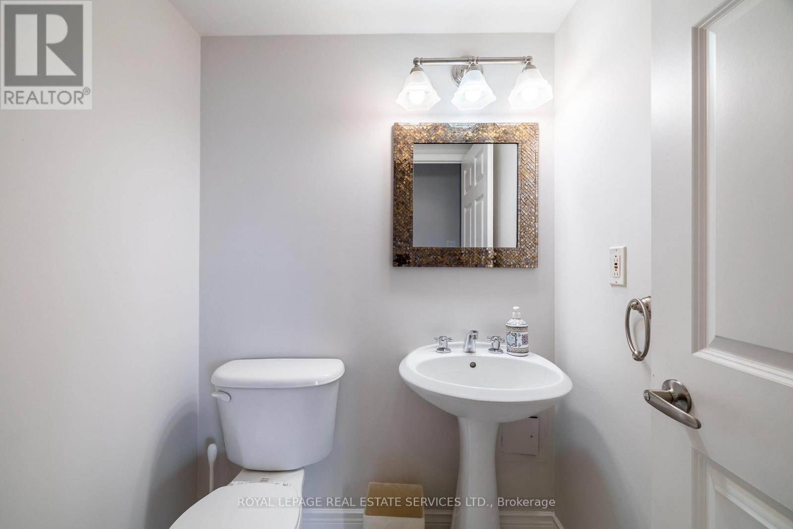 413 - 2285 Lake Shore Boulevard W, Toronto, Ontario  M8V 3X9 - Photo 8 - W12528016