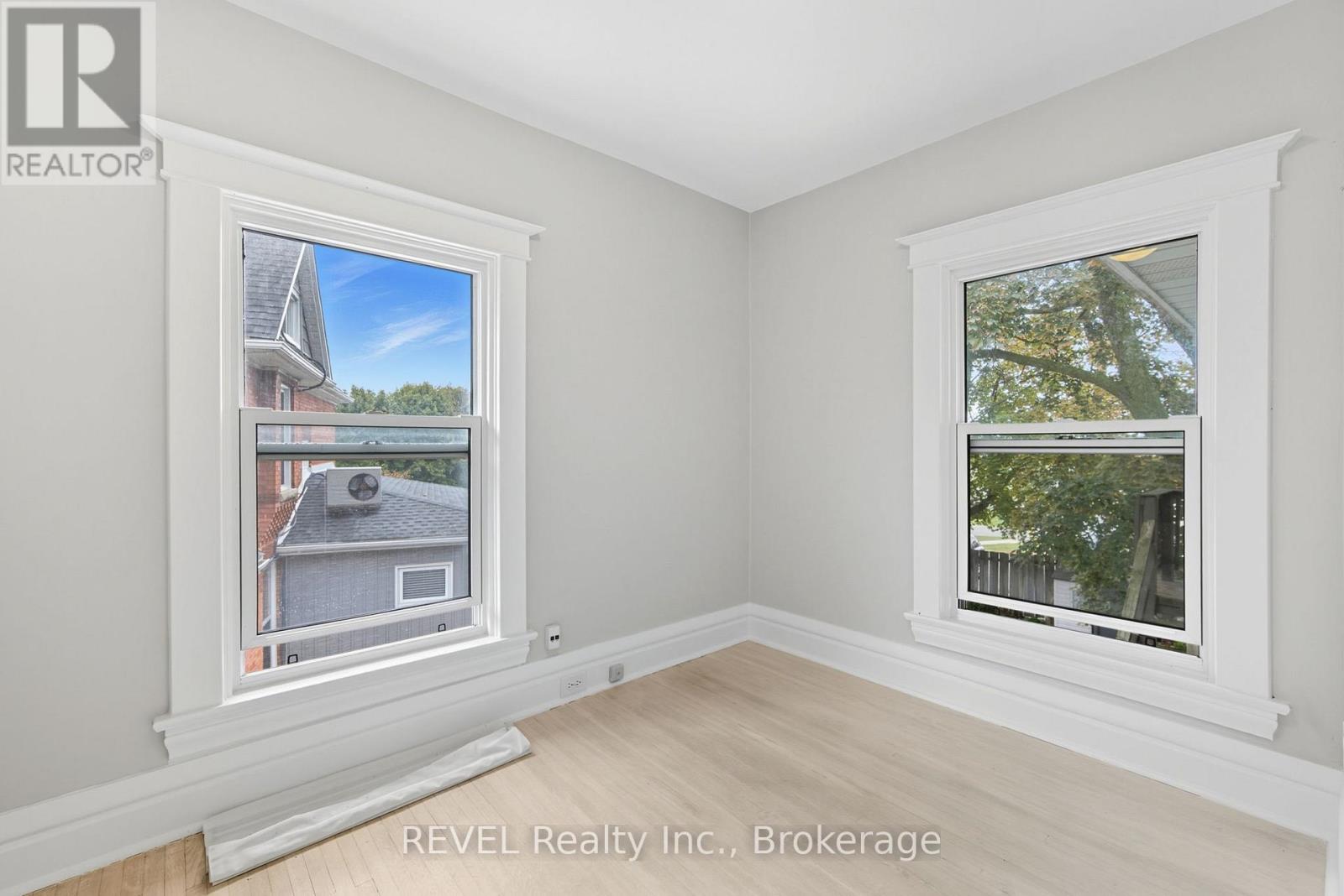 14 Bond Street, St. Catharines, Ontario  L2R 4Z2 - Photo 12 - X12528118