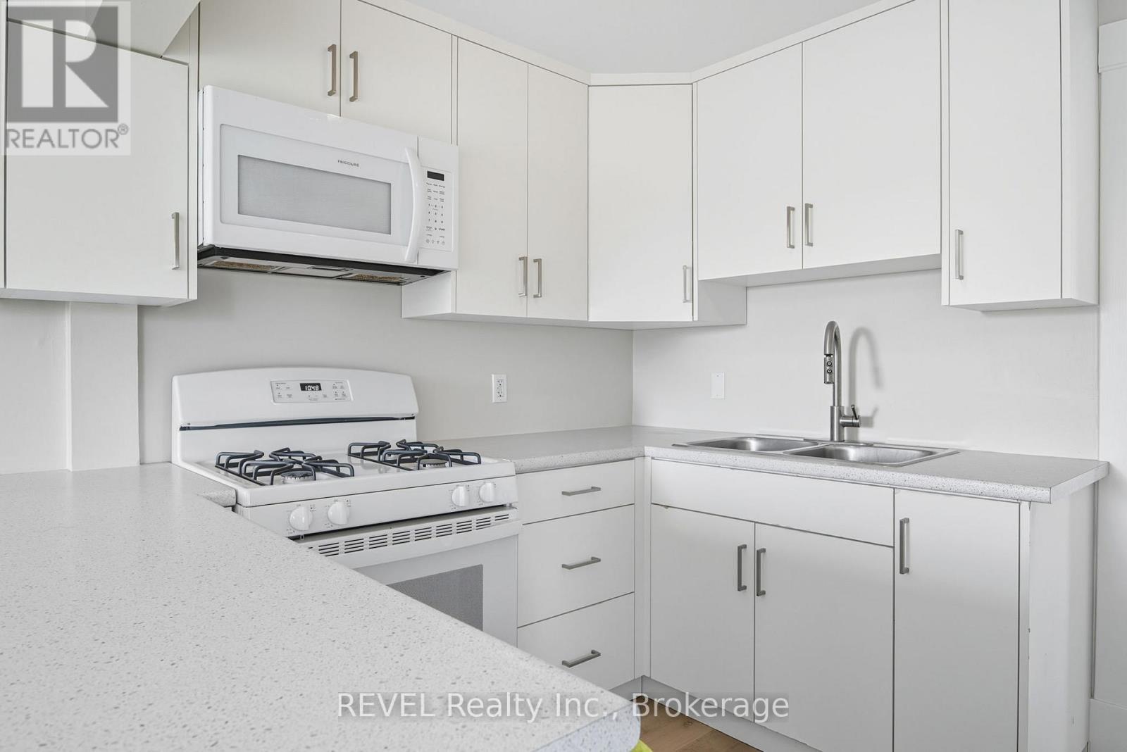 14 Bond Street, St. Catharines, Ontario  L2R 4Z2 - Photo 16 - X12528118