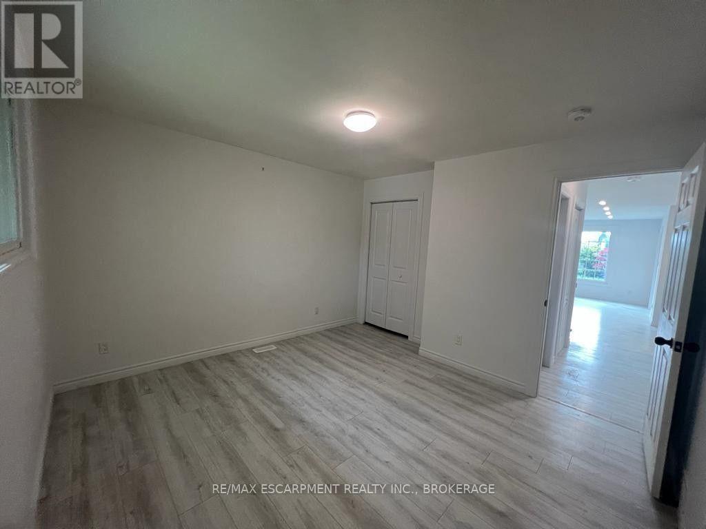 Upper - 22 Macoomb Drive, Welland (N. Welland), Ontario  L3C 5T9 - Photo 12 - X12528130