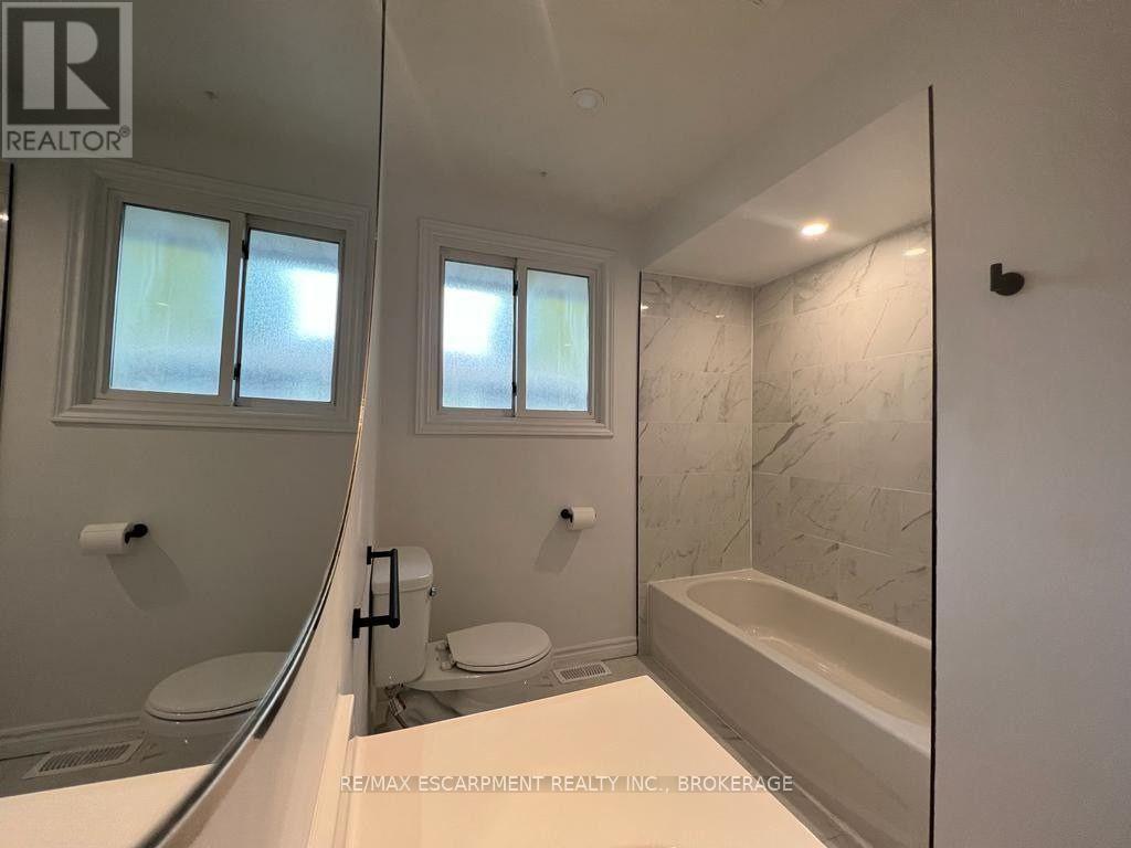 Upper - 22 Macoomb Drive, Welland (N. Welland), Ontario  L3C 5T9 - Photo 15 - X12528130