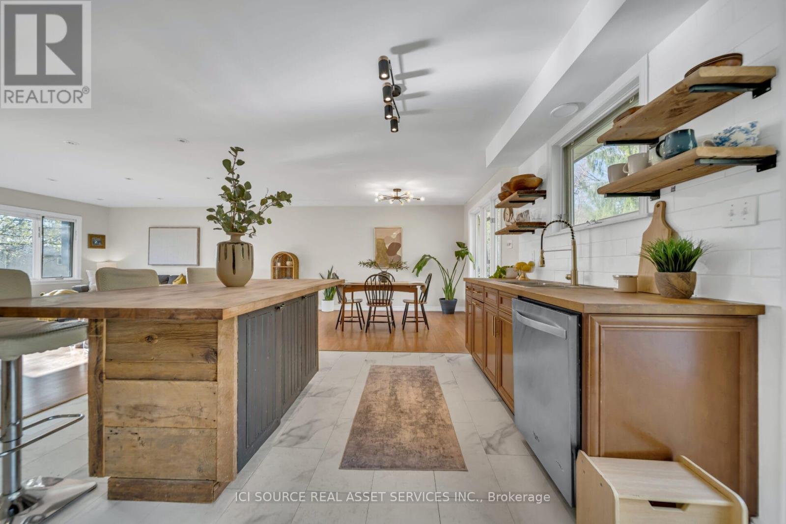 21 Woodridge Drive, Guelph, Ontario  N1H 7E3 - Photo 7 - X12527824