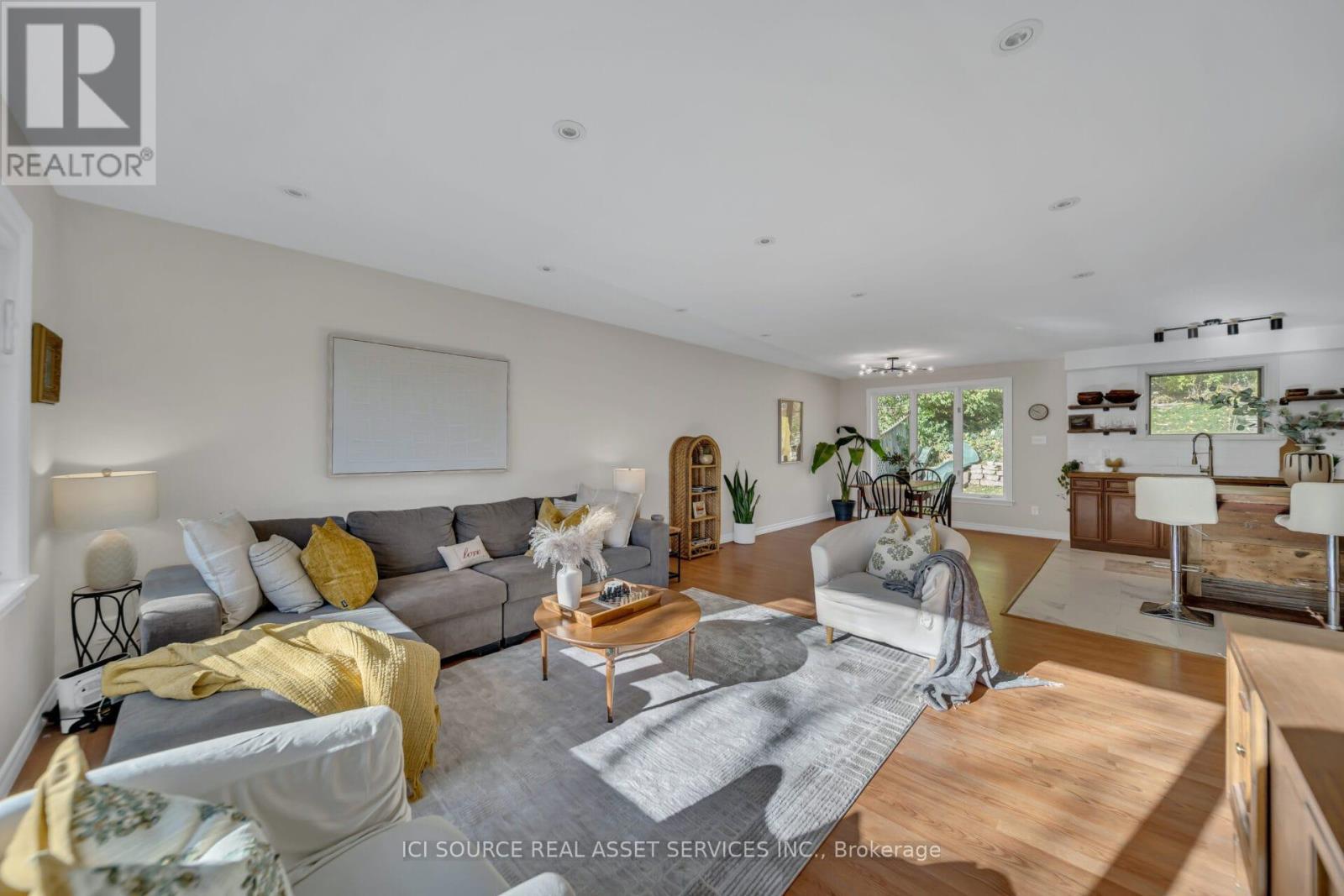 21 Woodridge Drive, Guelph, Ontario  N1H 7E3 - Photo 8 - X12527824