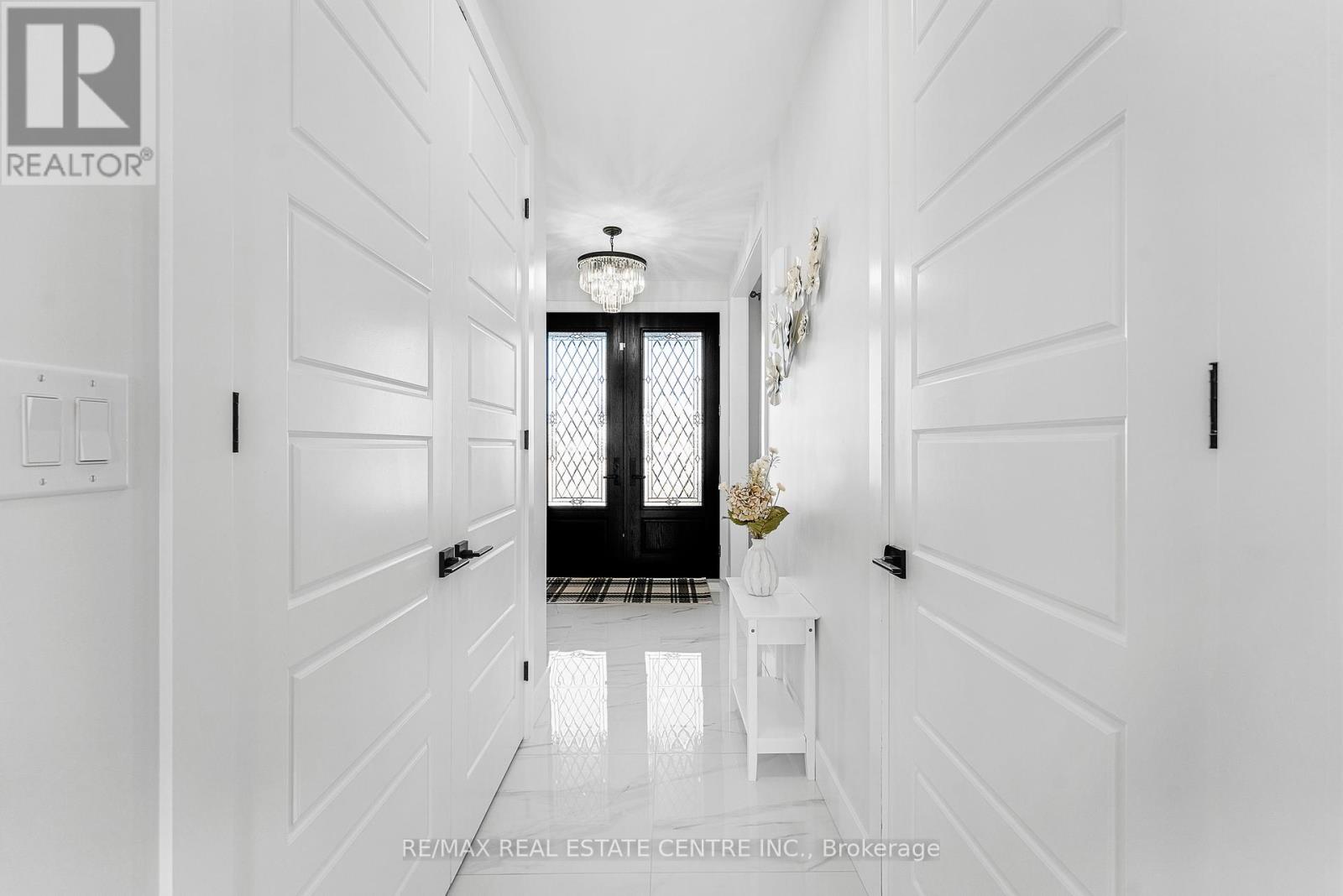 77 Noble Court, Amherstburg, Ontario  N9V 0G8 - Photo 3 - X12527910